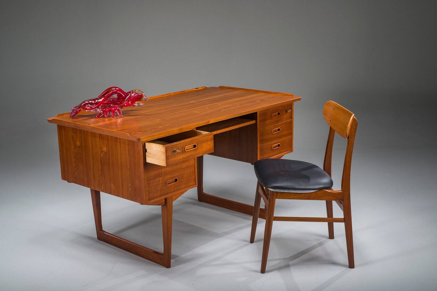 Mid-century Danish freestanding teak desk with raised lip edge, 1960s