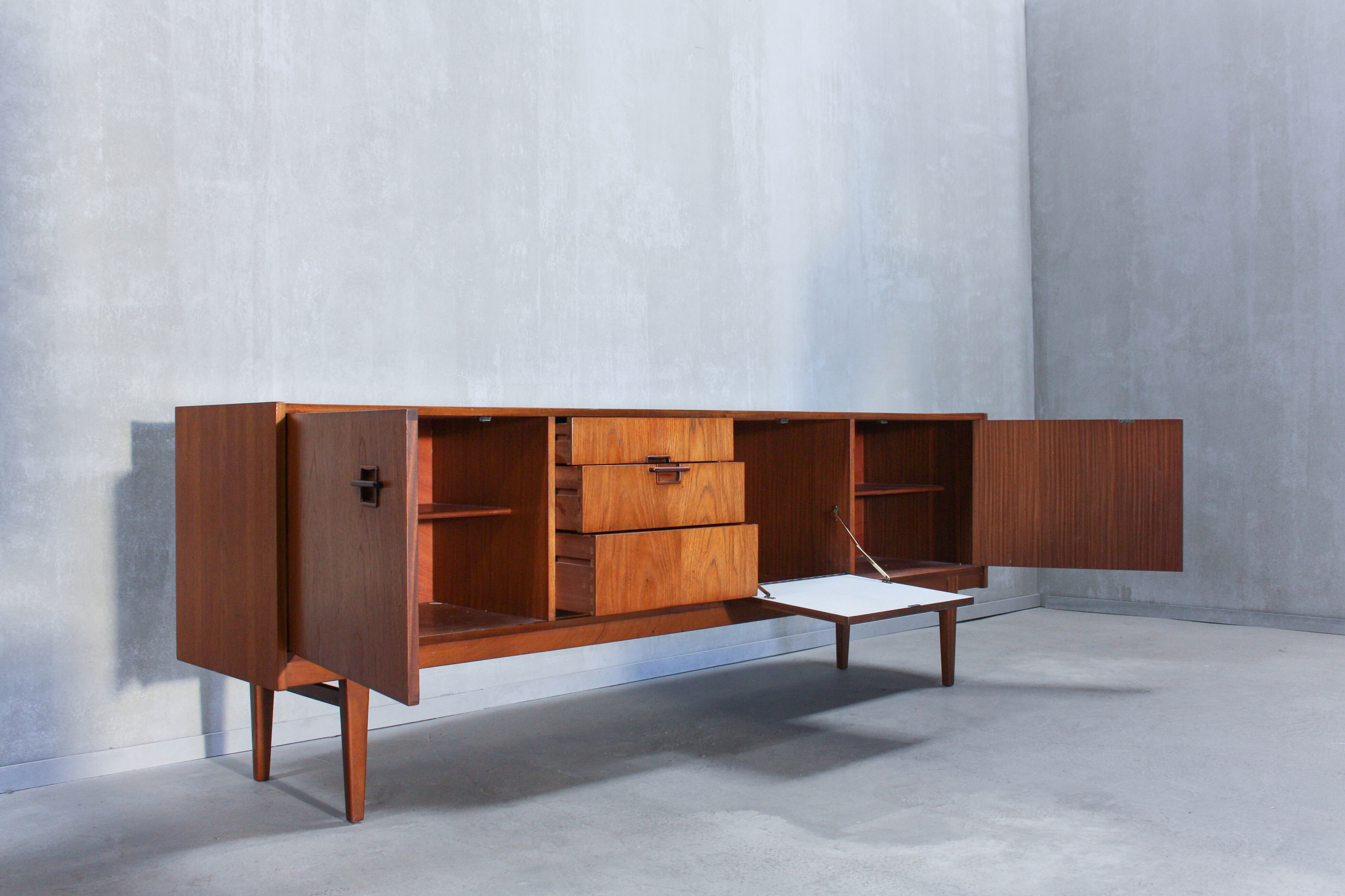 Enfilade Corinthien des années 1960