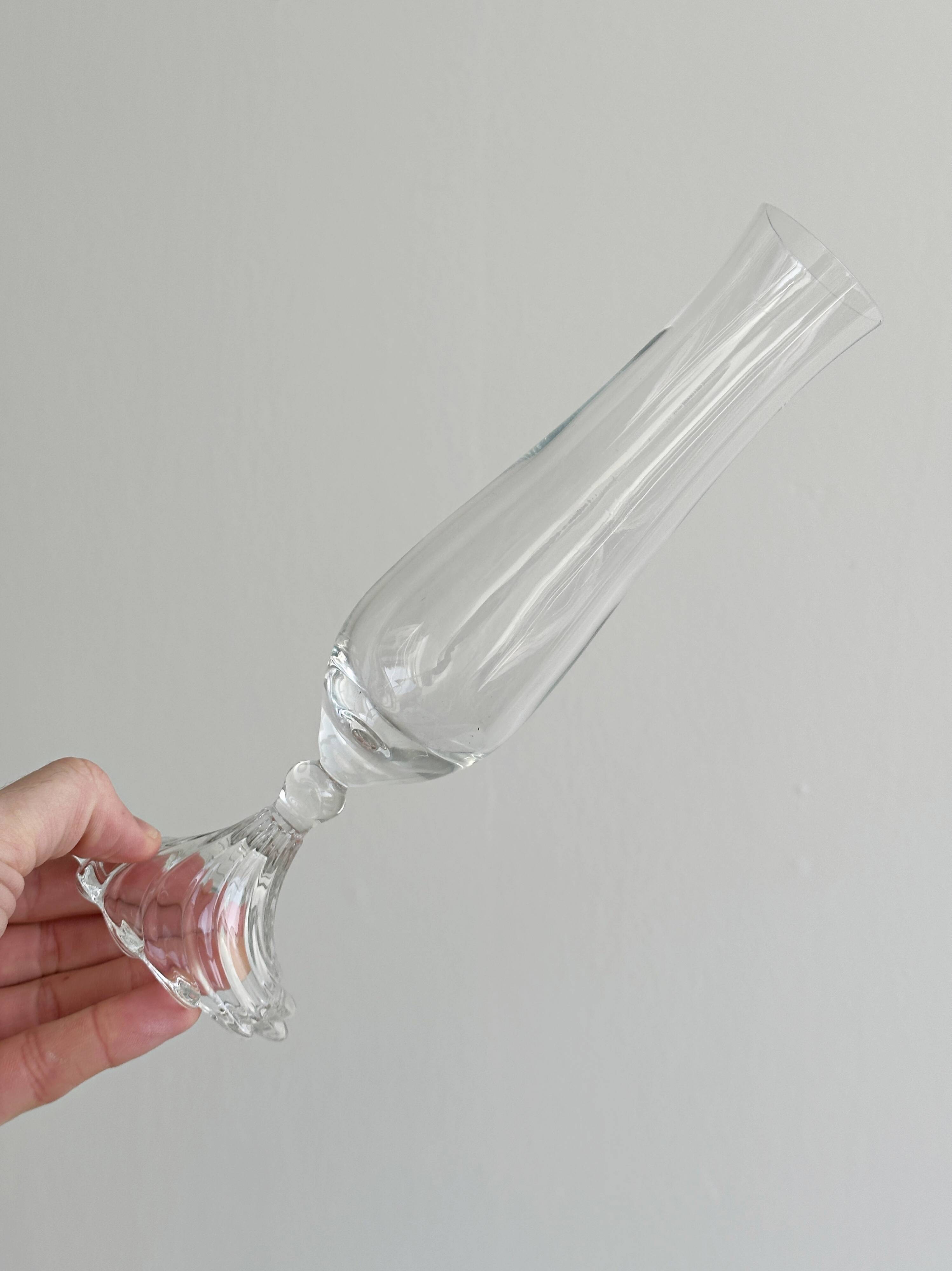 Fine glass soliflore vase