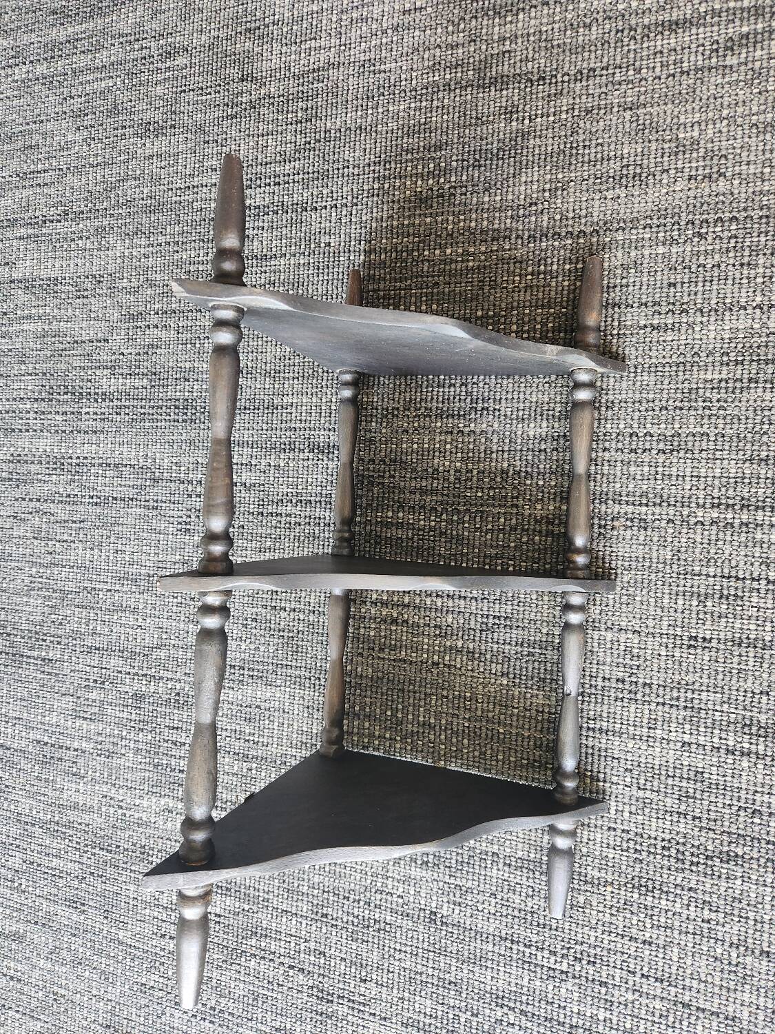 Wooden wall-mounted corner shelf