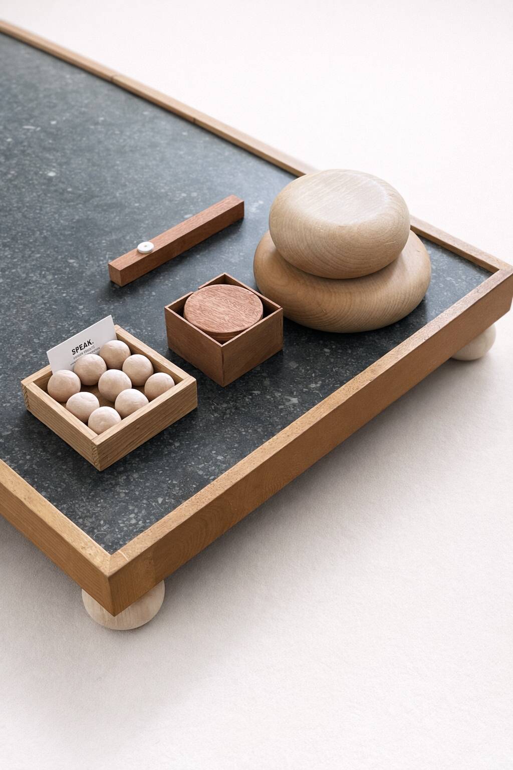 Table minimaliste bois et granit
