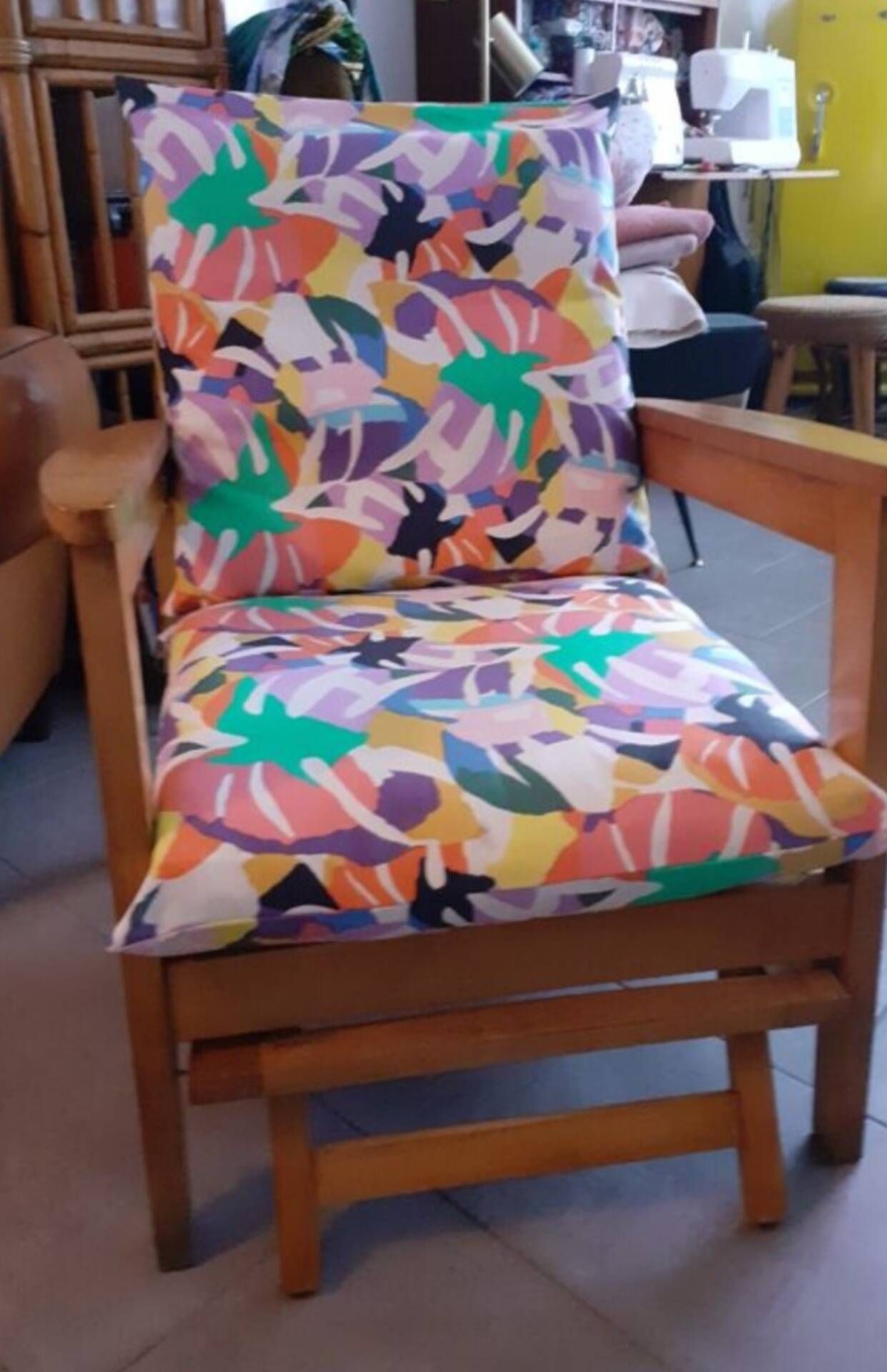 Fauteuil relax vintage en bois – coussins entièrement reconfectionnés