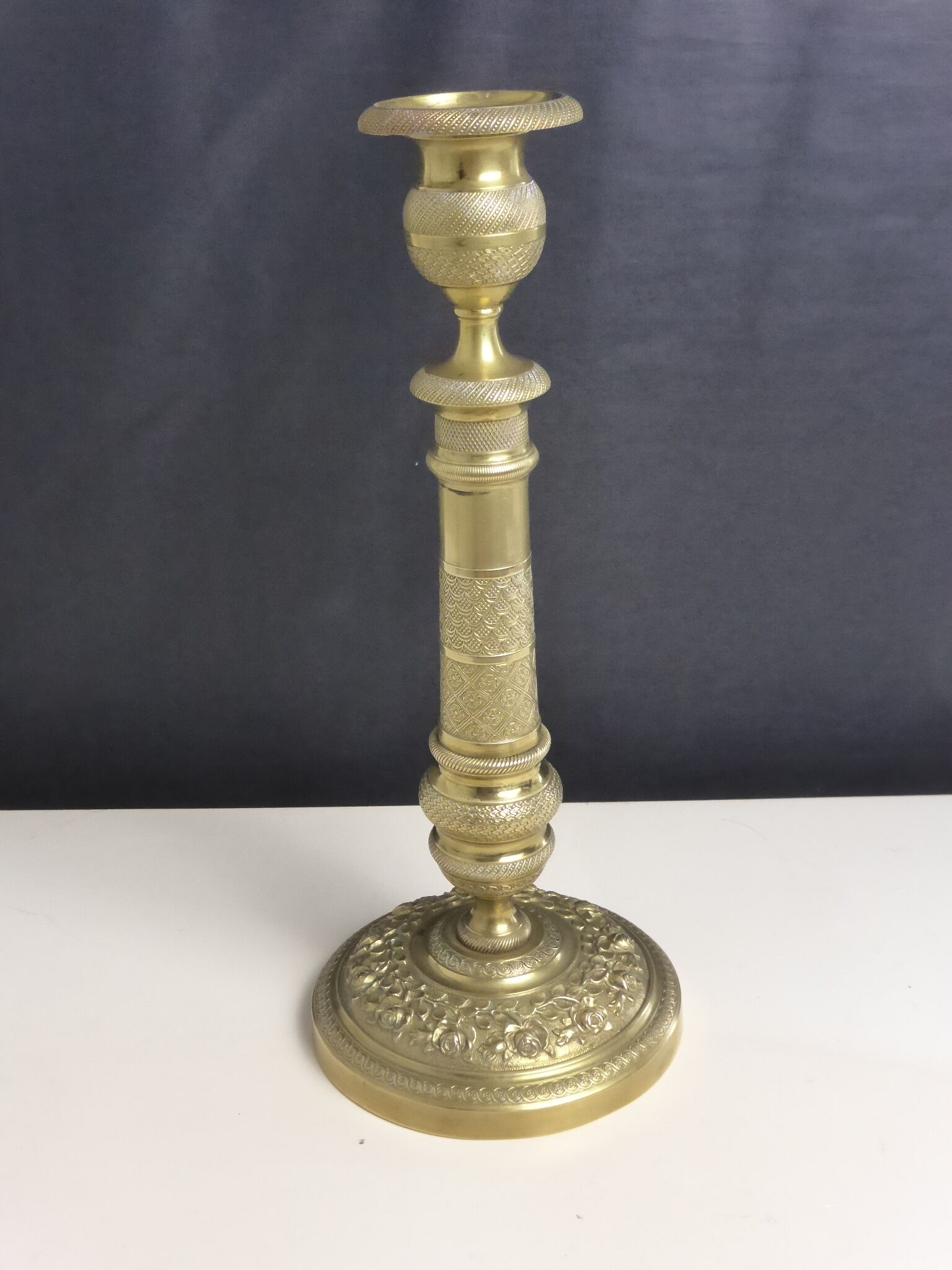Torch old candle holder in chiseled brass base chiseled with roses
