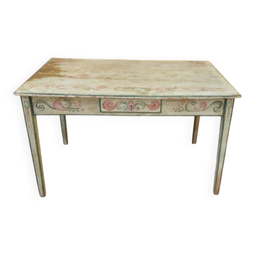 Lacquered wooden writing table, lacquered and painted, 18th century. Tuscan.