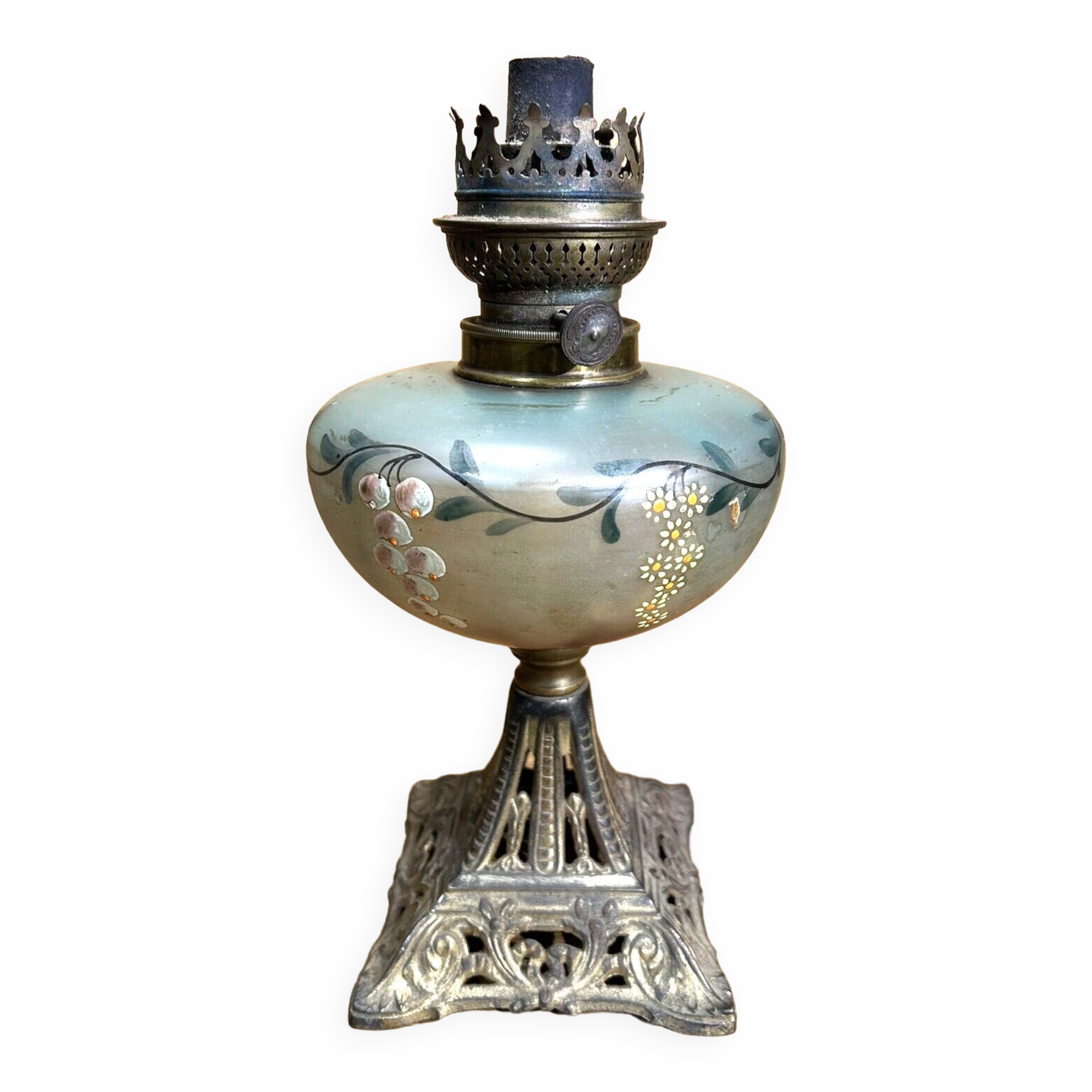 Lampe à Pétrole Ancienne En Fonte Et Verre - Style Victorien - Pièce De Décoration Originale Et Vintage