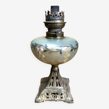 Ancienne lampe à pétrole verre émaillé décor de fleurs, XIXème, art populaire