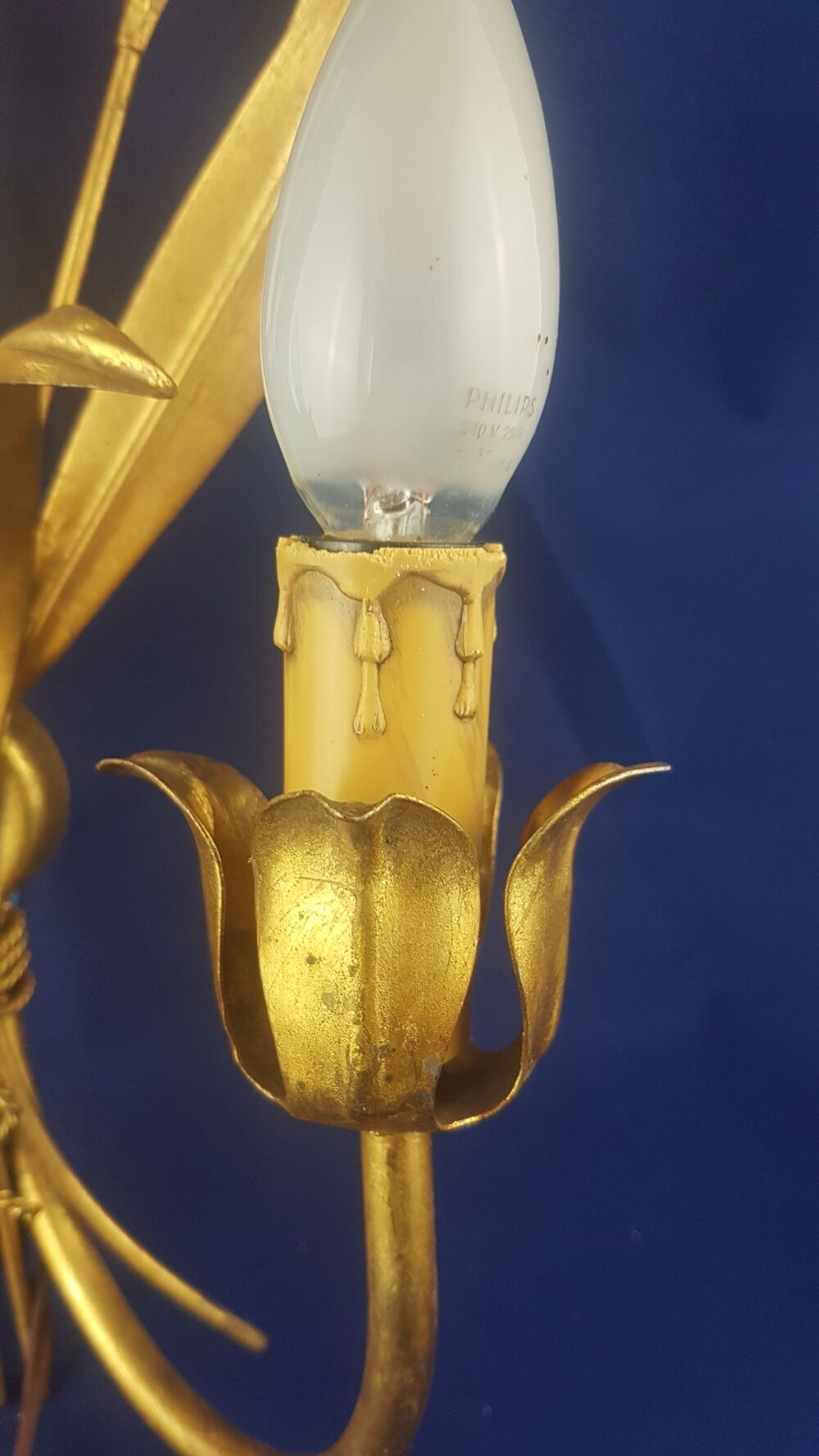 Golden metal wheat sheaf sconce