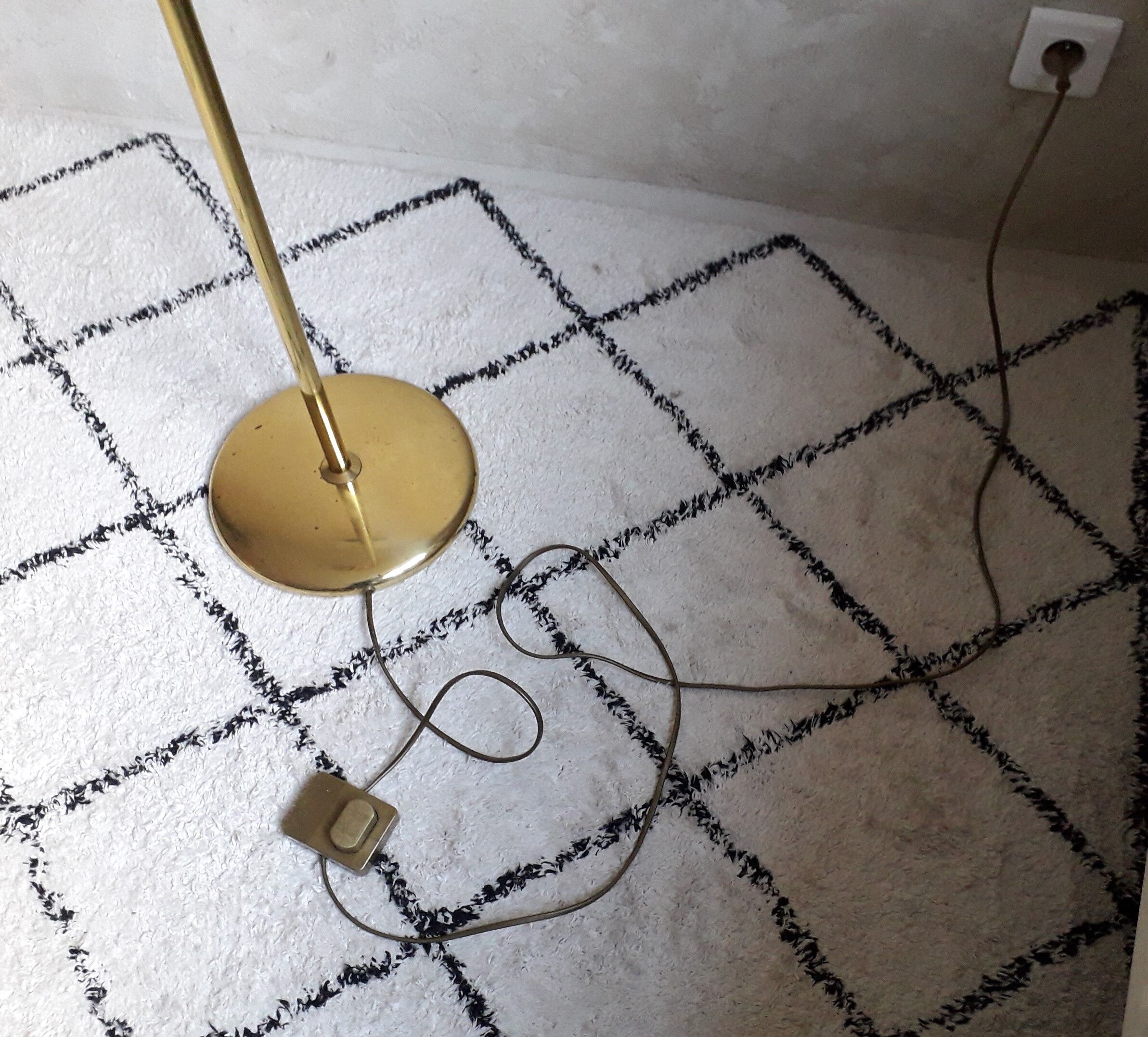Brass articulated lamppost