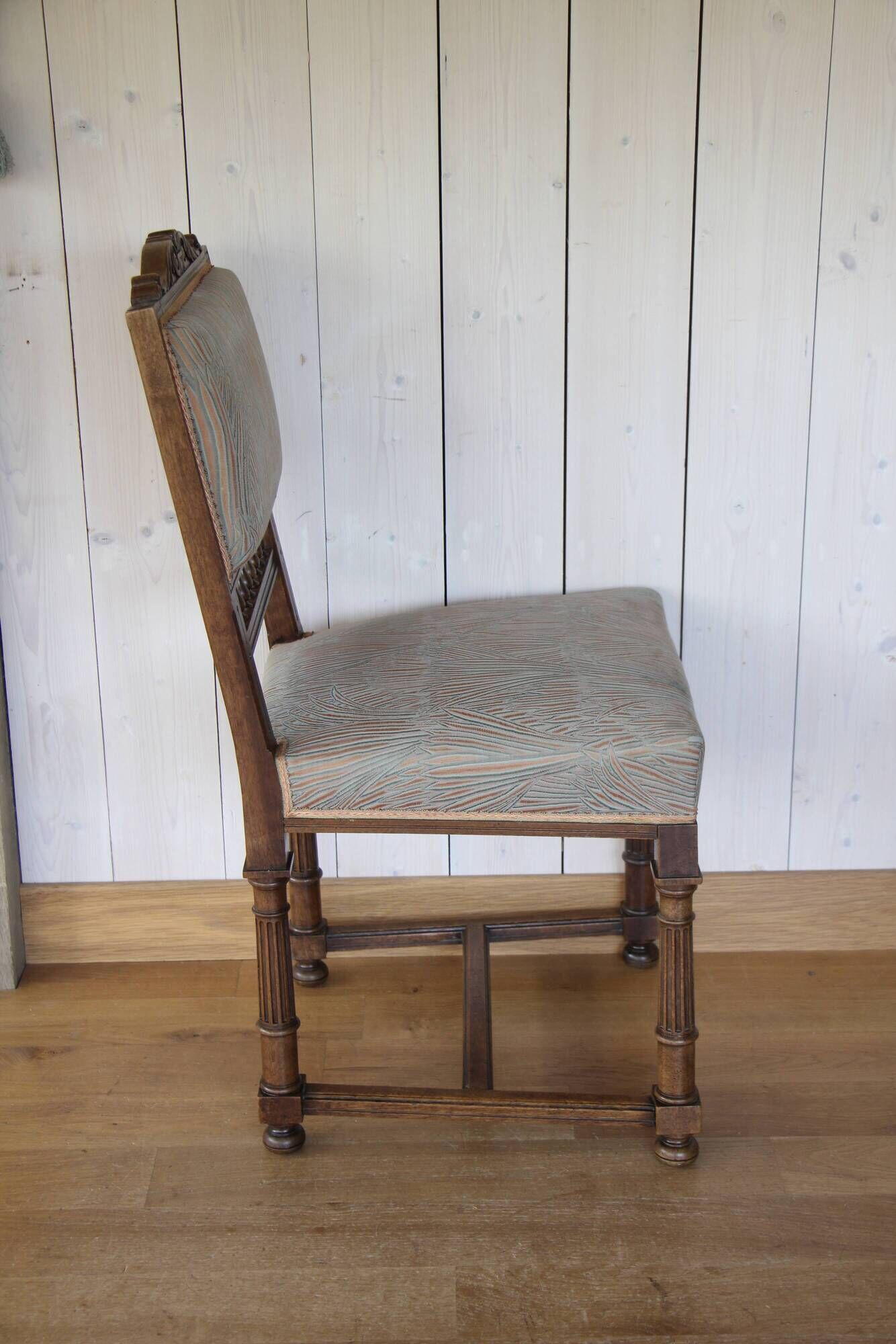 4 upholstered chairs in Henri II style