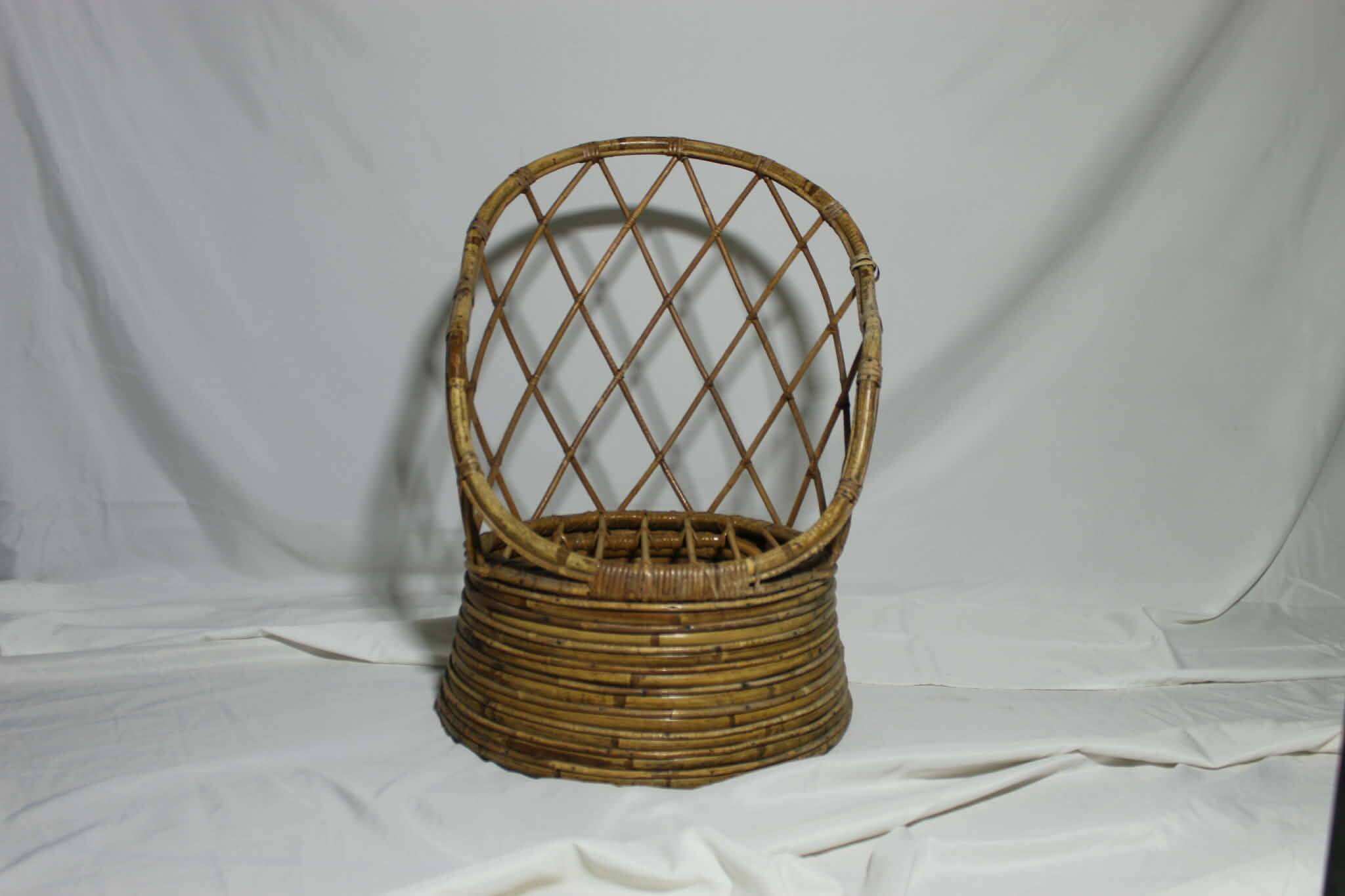 A cane tub type chair