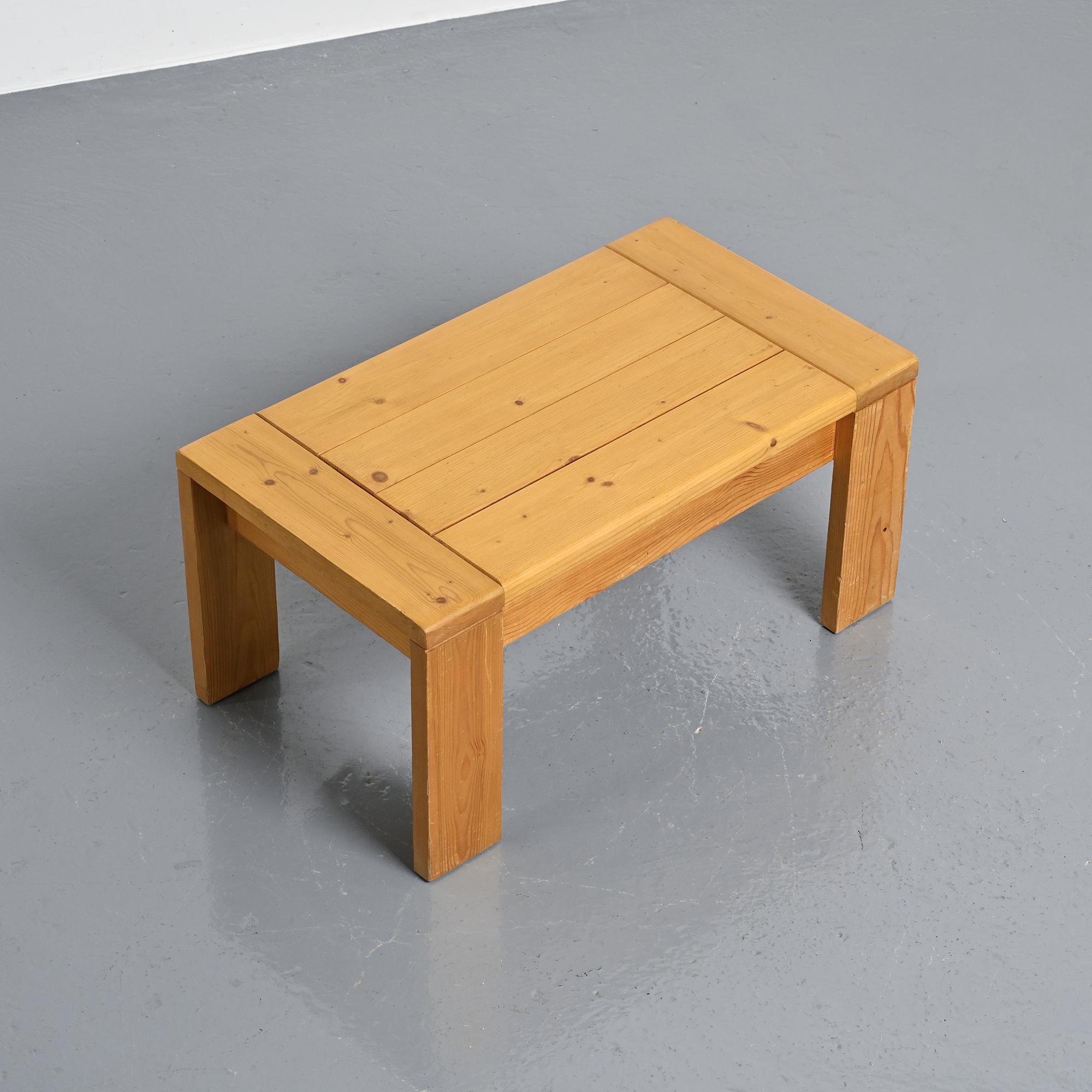 Table basse en pin Les Arcs, circa 1970