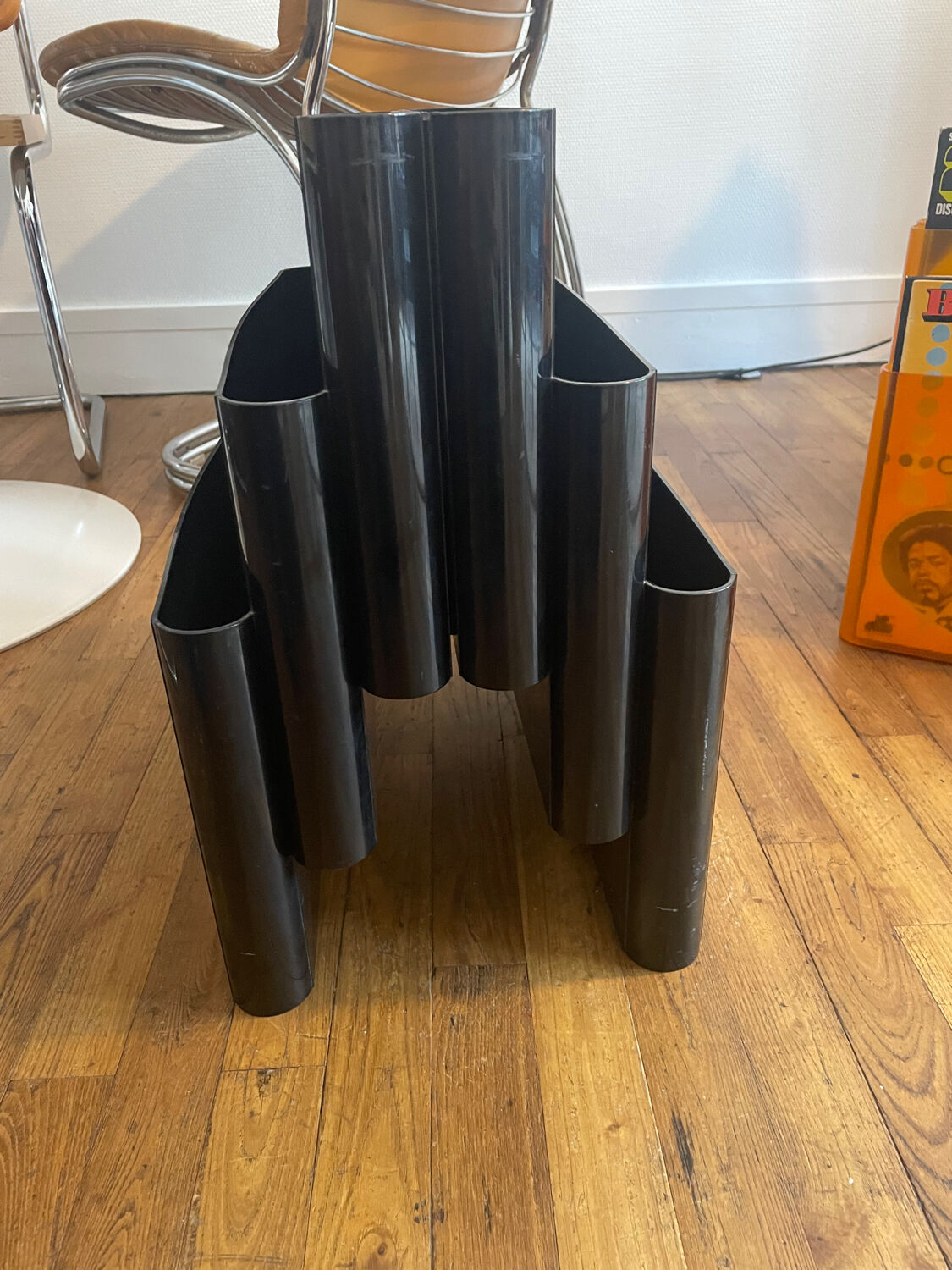 Magazine rack 4675 by Giotto Stoppino for Kartell 1970