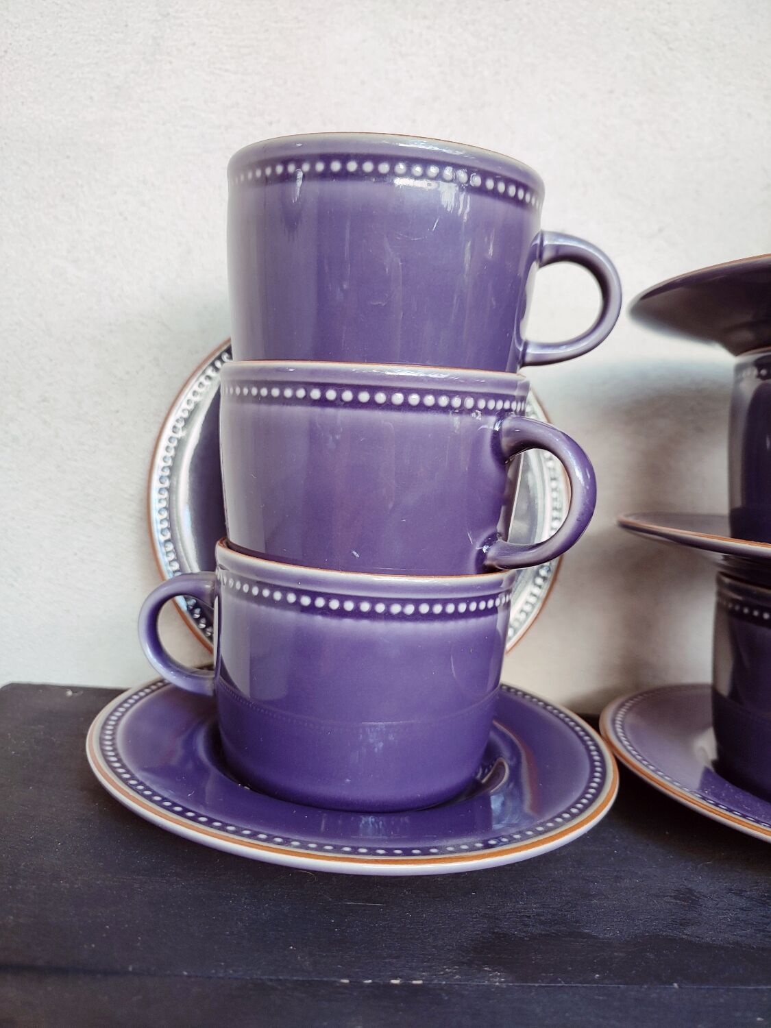 Set of 5 plum-colored stoneware tea cups