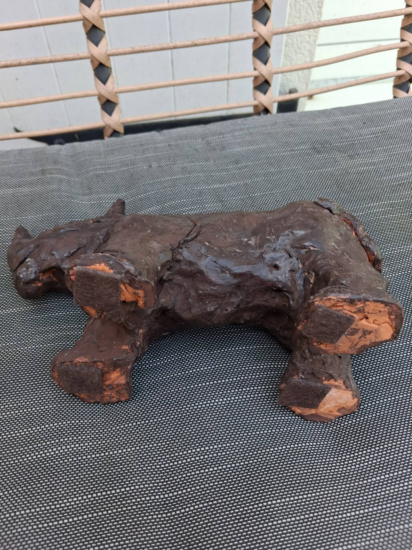 Sculpture hippopotame terre cuite patinée