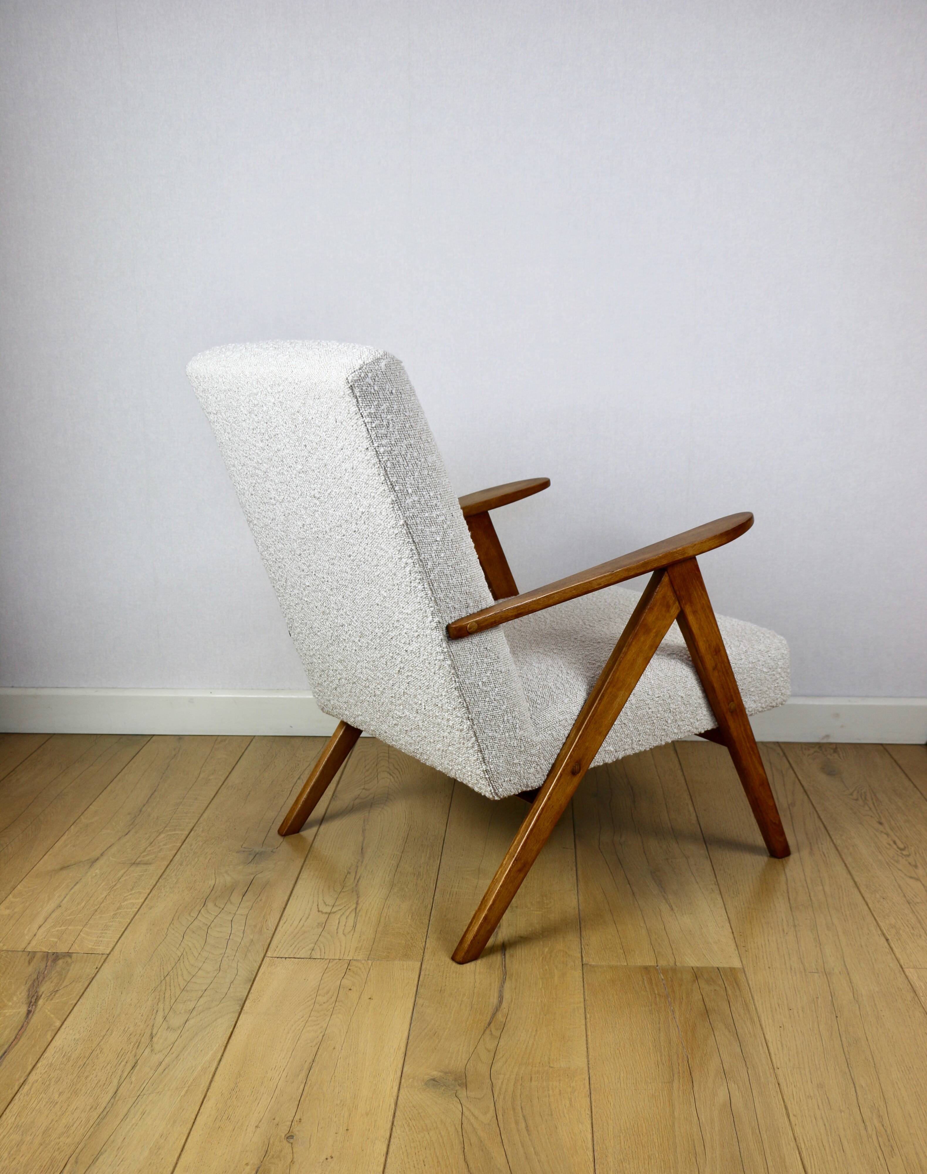 Vintage armchair B-310 VAR white structural boucle 1970s - natural wood in beech colour