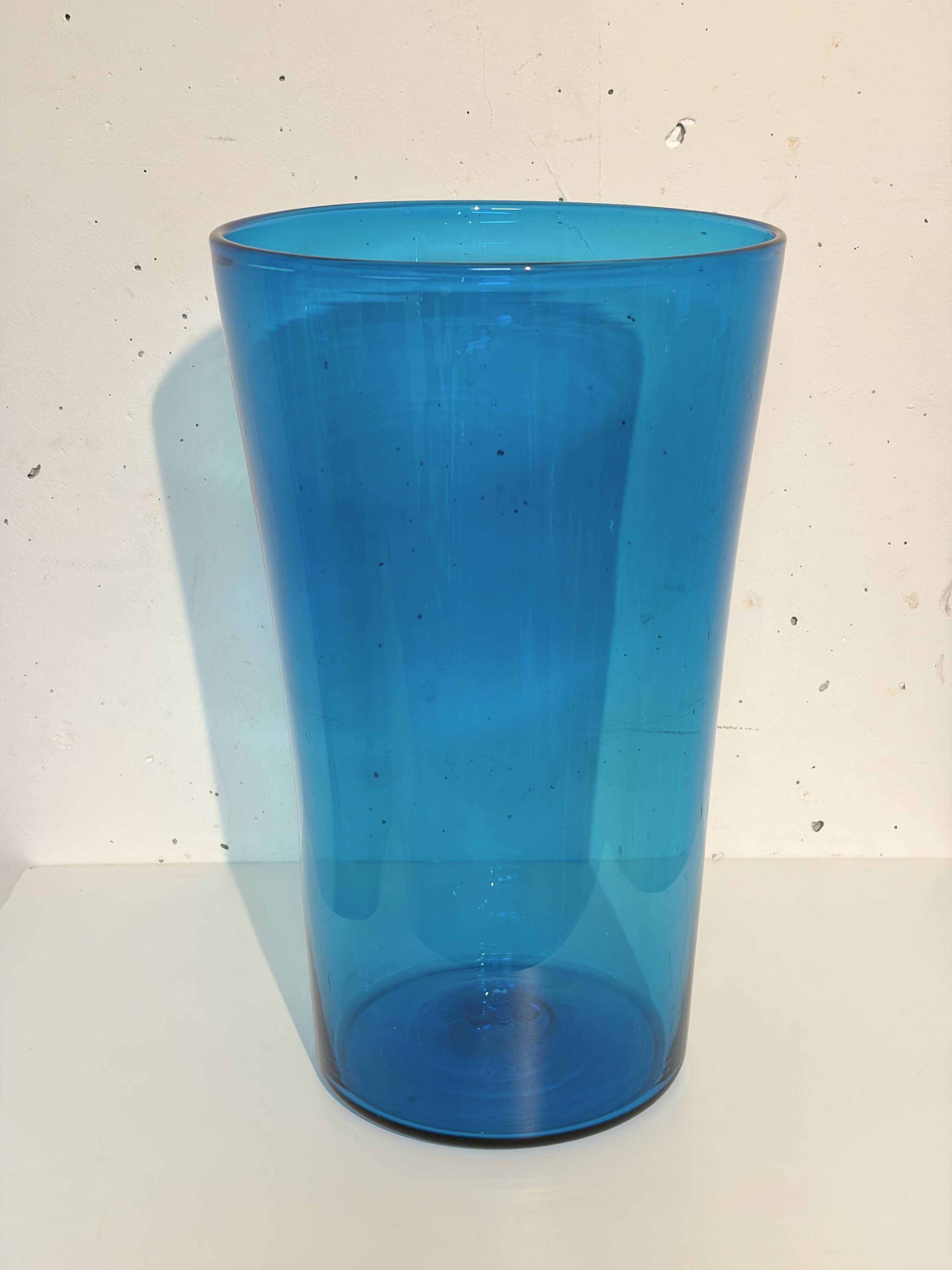 Grand Vase en verre soufflé bleu Empoli
