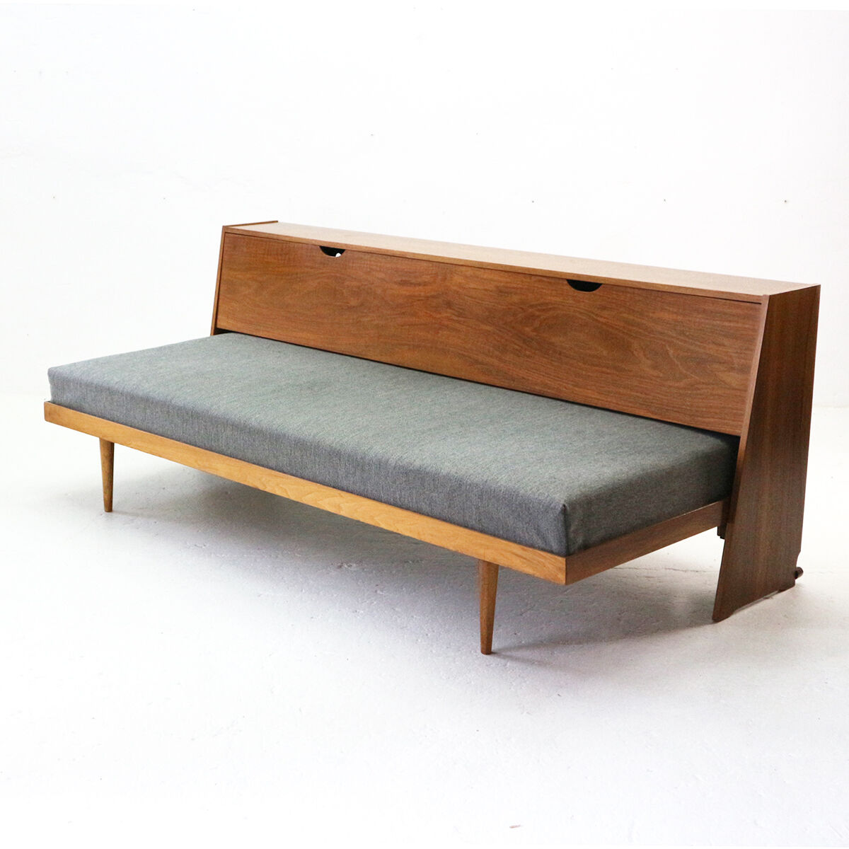 Extendible day bed, walnut with grey cover 1960