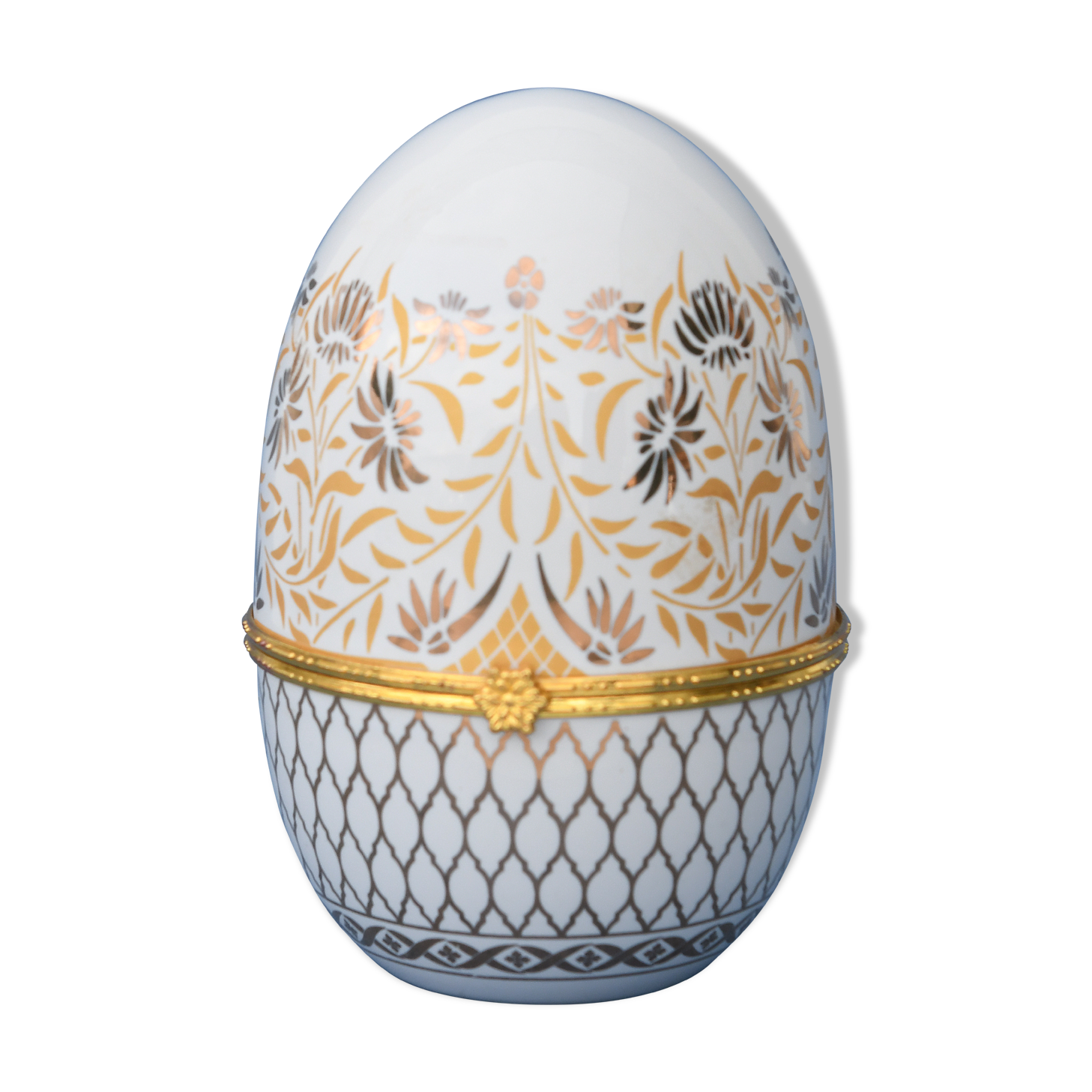 Jewelry box in the shape of a porcelain egg