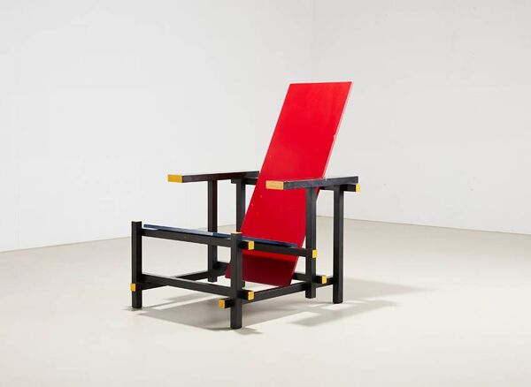 Chaise rouge et bleue Gerrit Rietveld pour Cassina 1918/1970