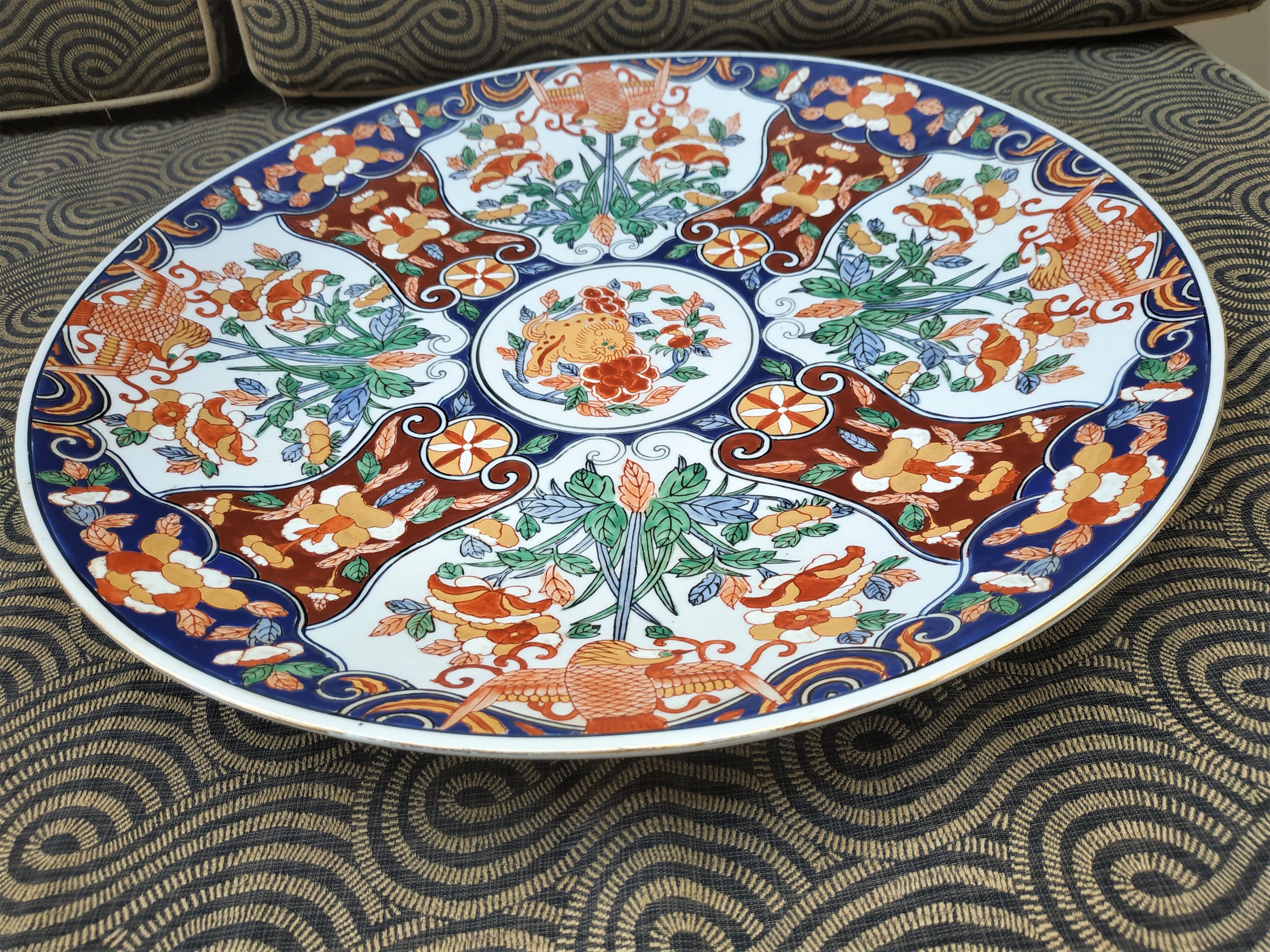 Large Imari dish 45 cm in diameter, Japanese porcelain