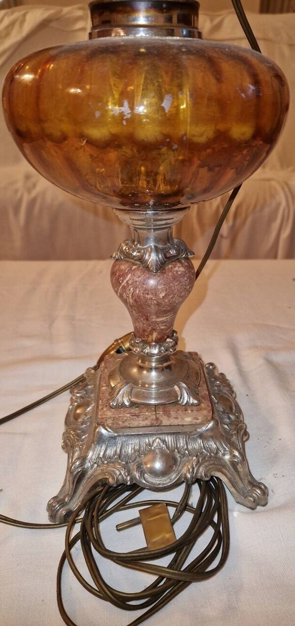 Lampe de bureau sur pied de lampe à pétrole