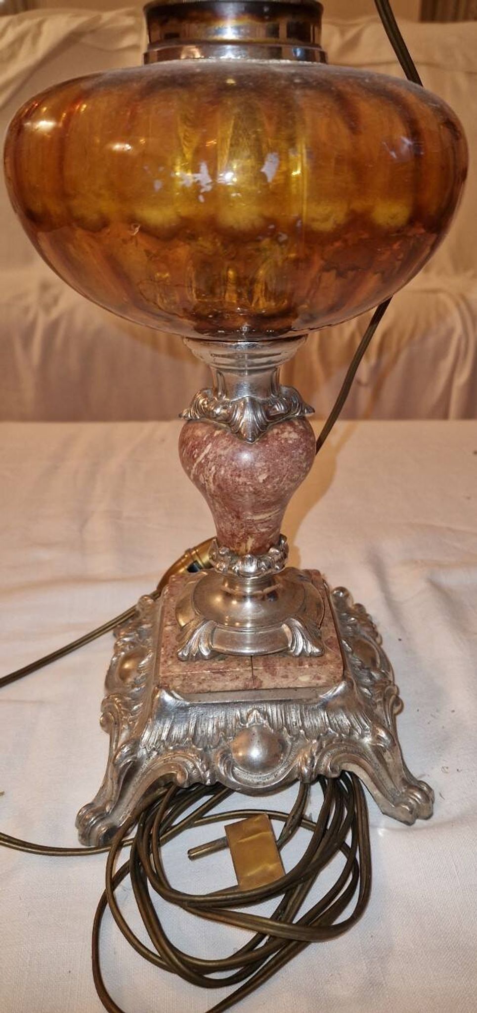 Lampe de bureau sur pied de lampe à pétrole