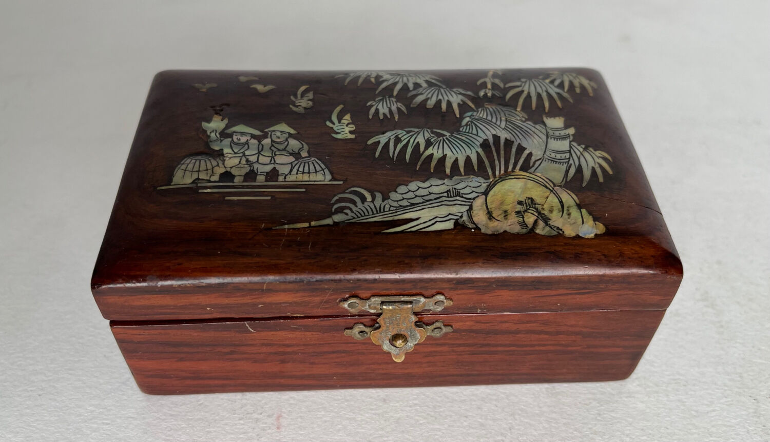 Wooden jewelry box