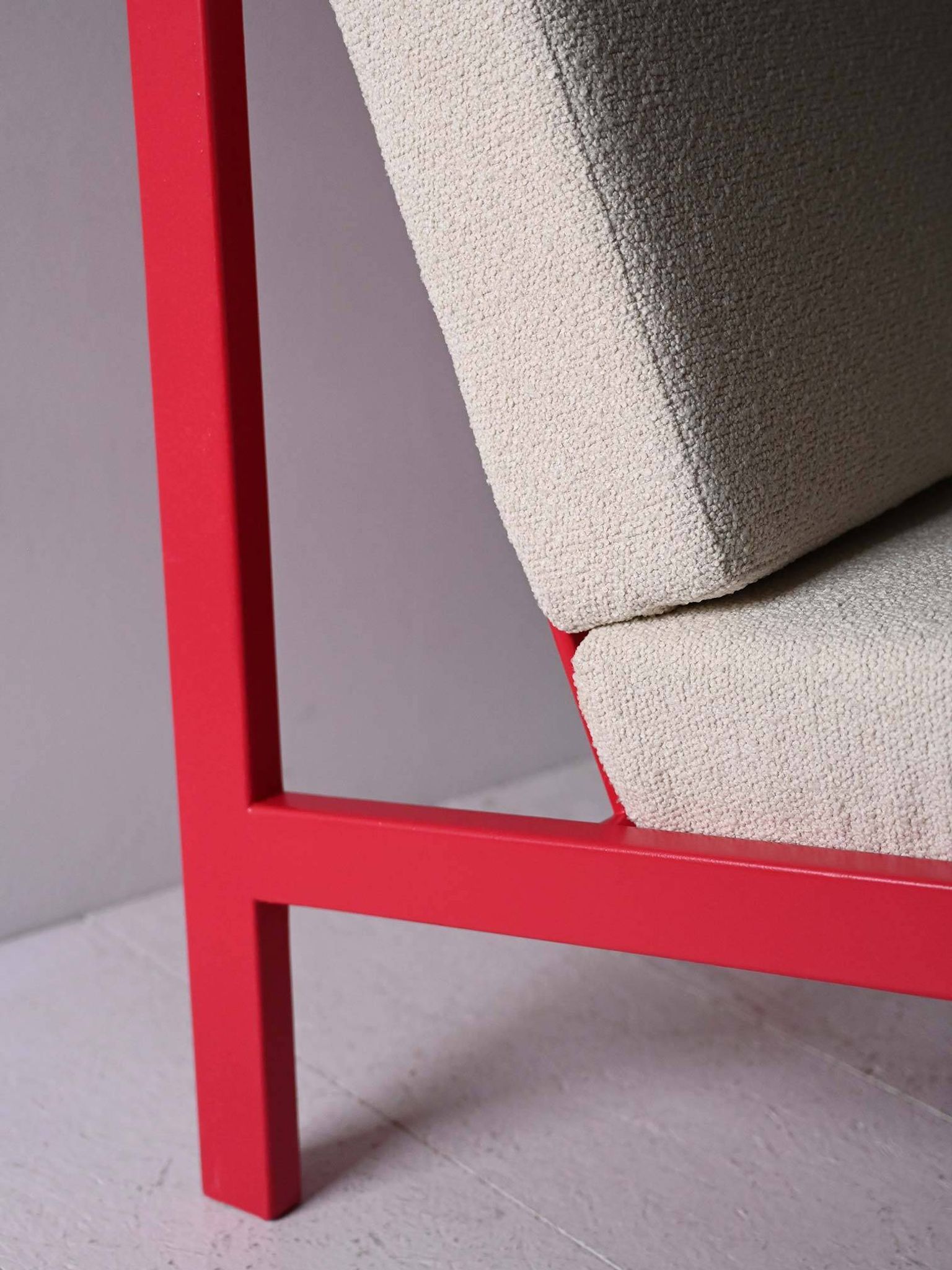 Paire de chauffeuses scandinaves vintage rouge et écru