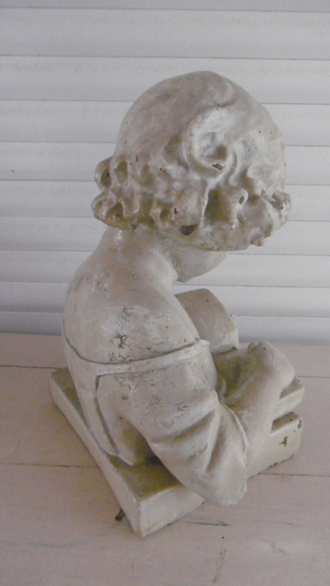 Platter bust "the reader"