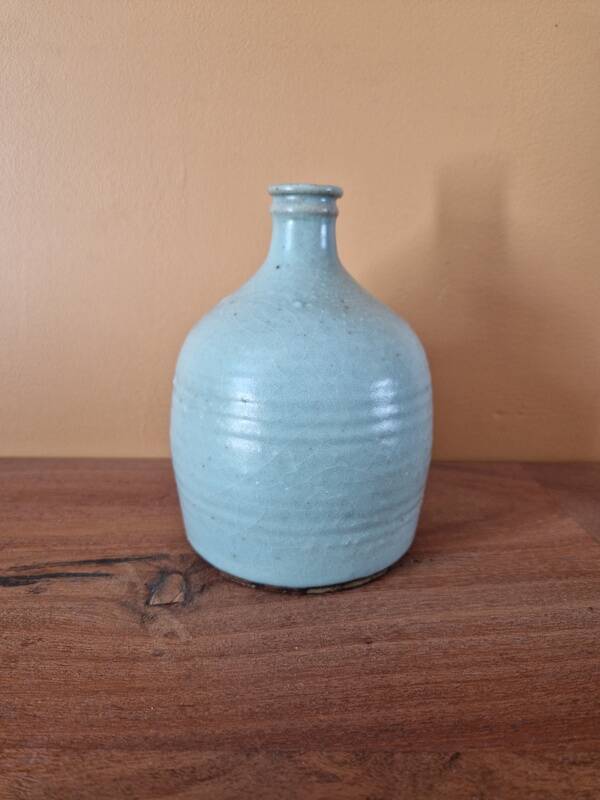 Vase, bouteille, soliflore en grès émaillé vert, Fred Ferry