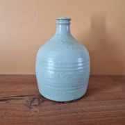 Vase, bouteille, soliflore en grès émaillé vert, Fred Ferry