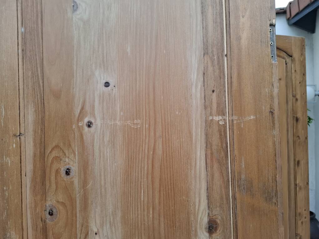 Wooden screen with 3 panels - 2 panels with stripes and perfect hinges.