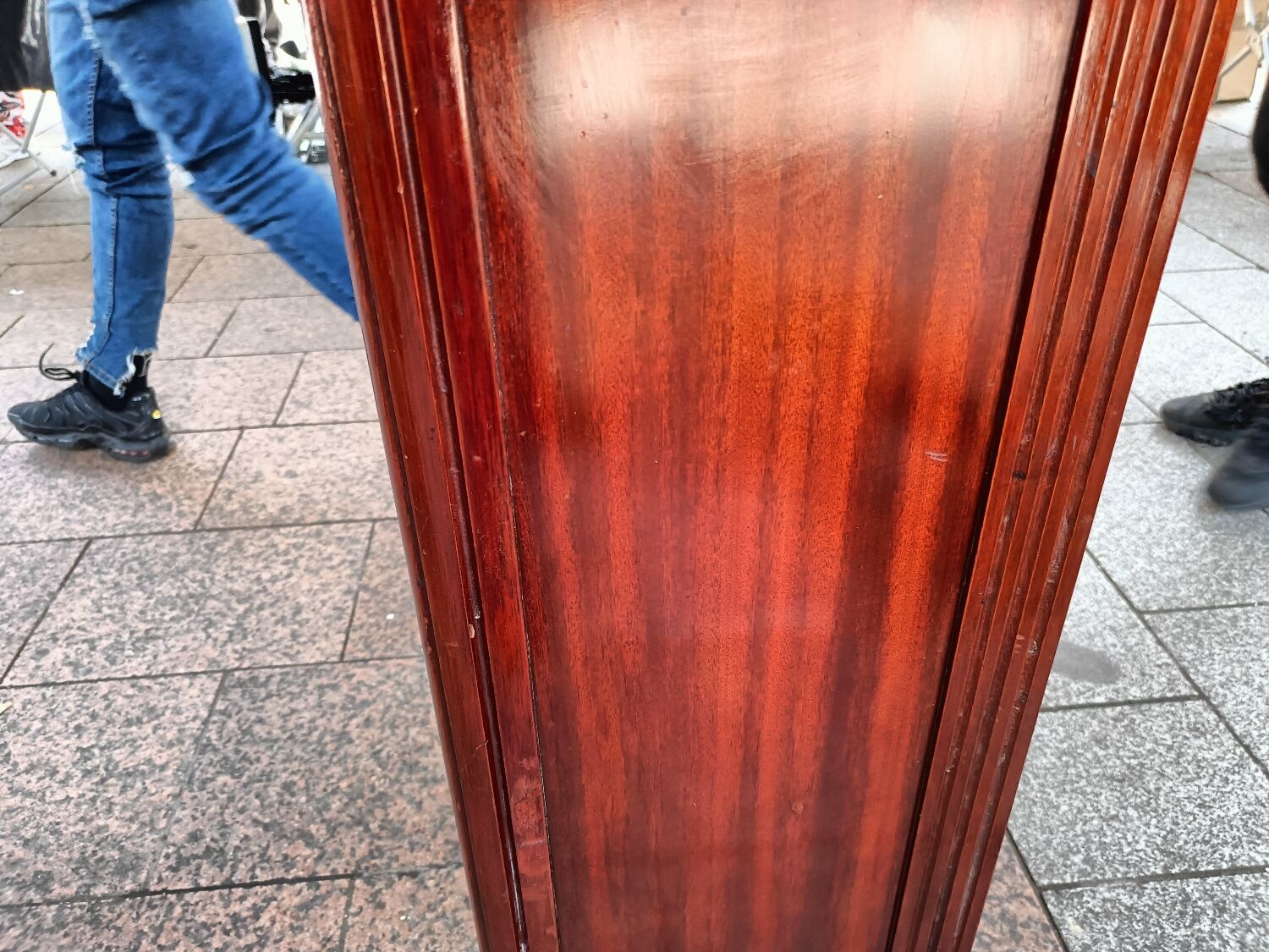 Bookcase forming showcase styleLouis XVI marble top