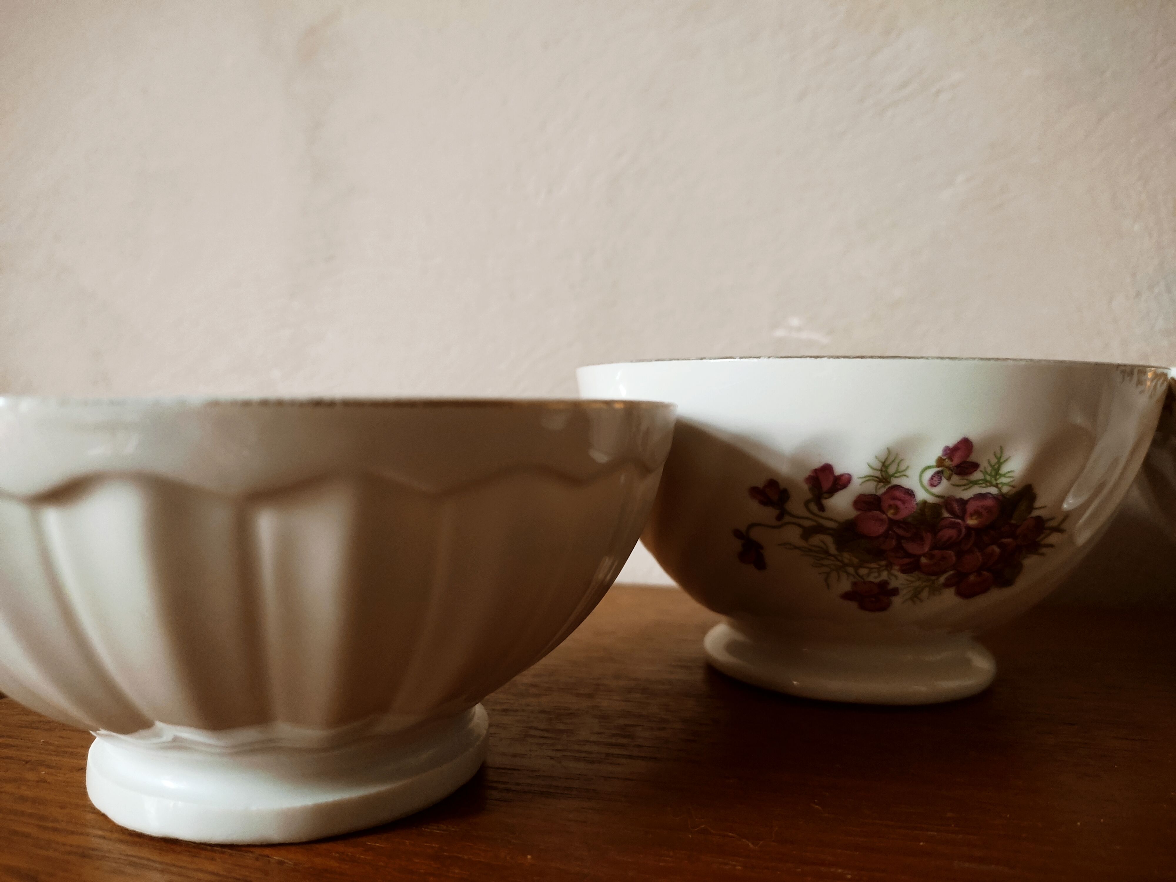 Set of 12 mismatched porcelain bowls