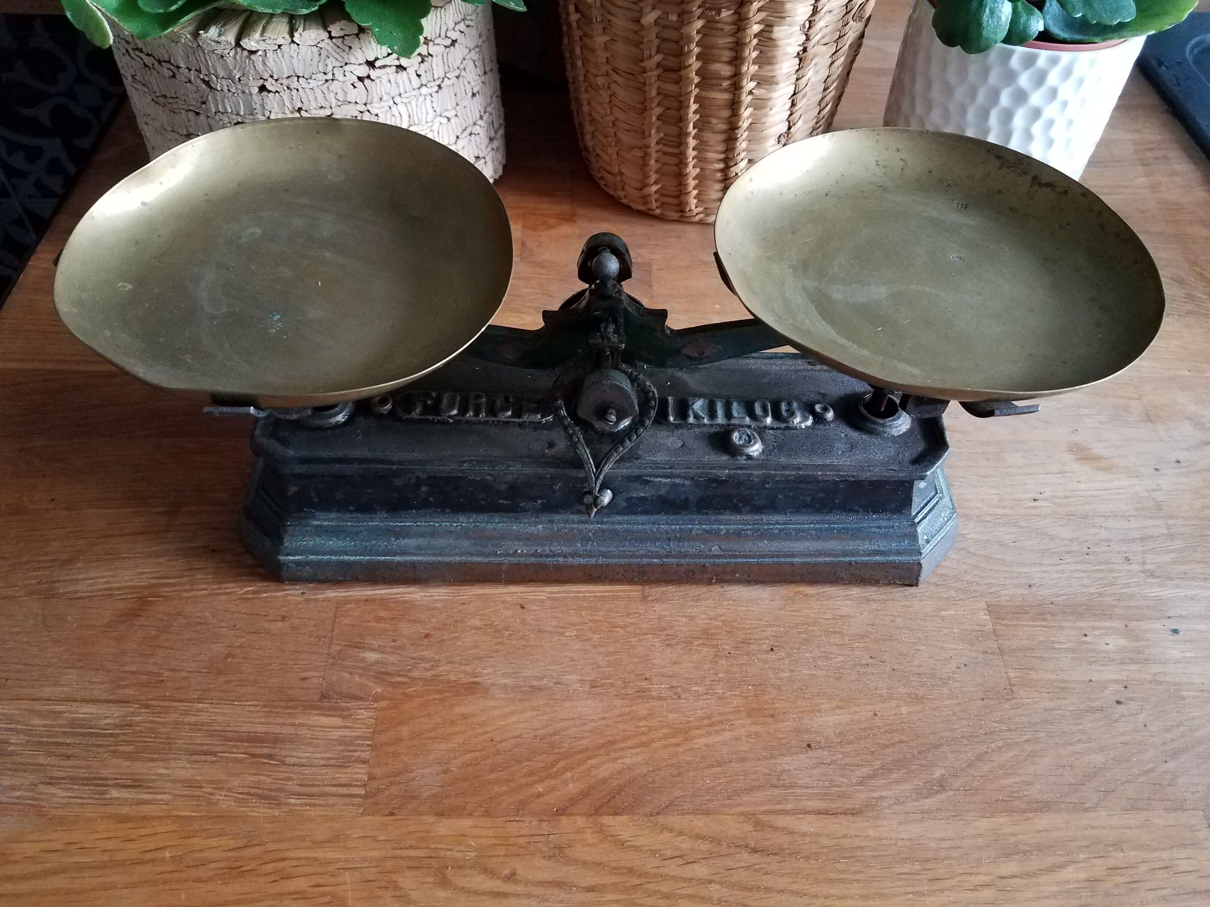 Roberval type cast iron scale