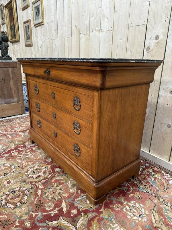 Commode de style Louis Philippe en merisier et marbre gris veiné