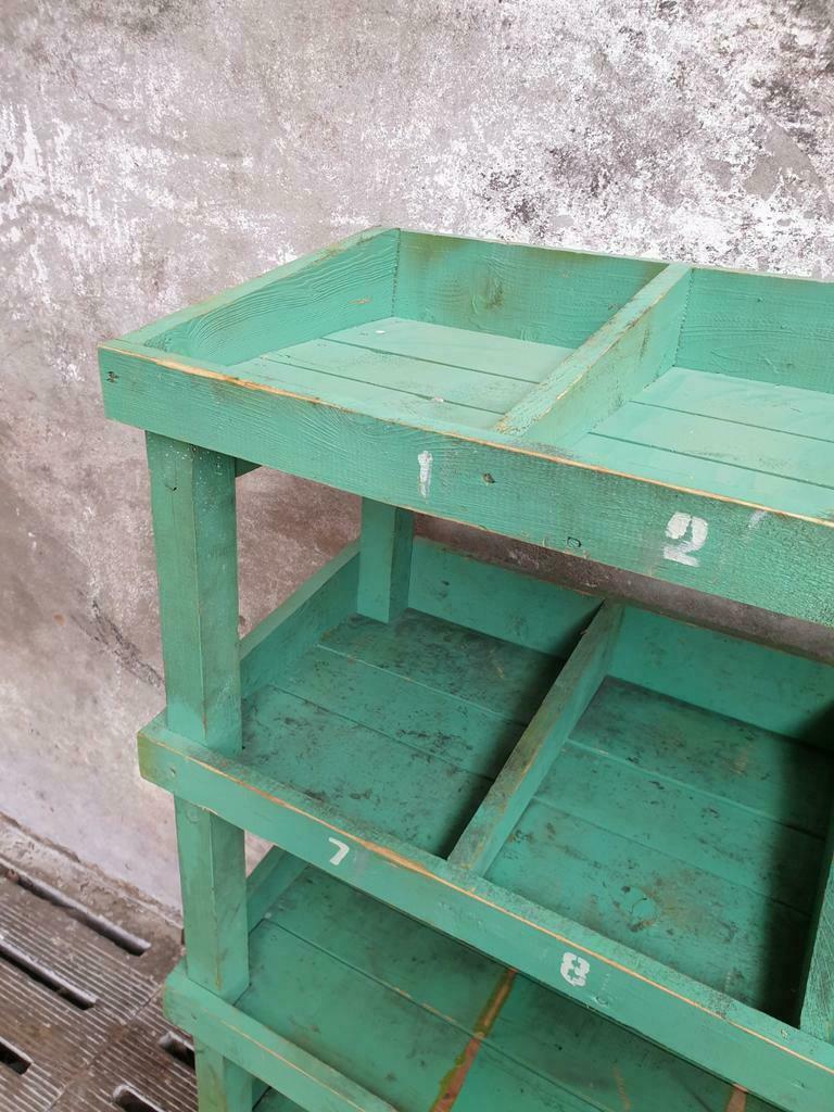 Bibliothèque verte en bois