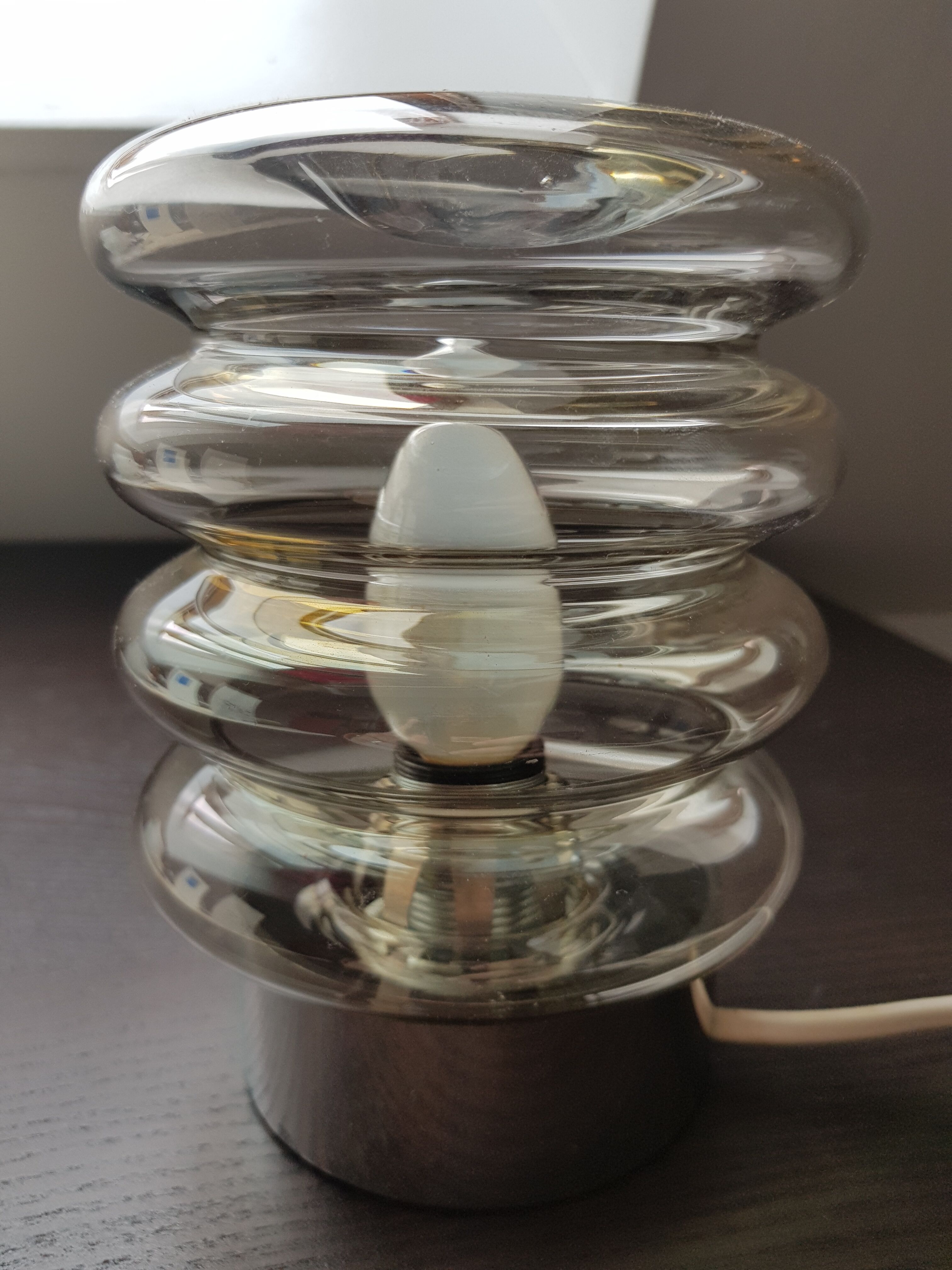 Table lamp in bulb shape