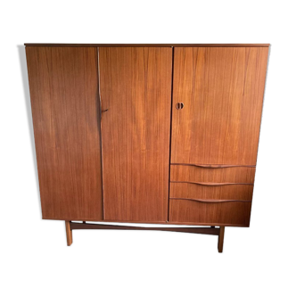 Armoire en teck style scandinave