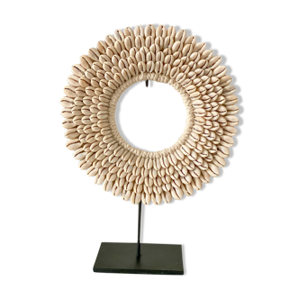 Decorative papou necklace shell disc
