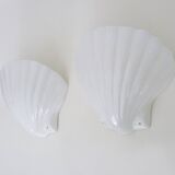 Pair of shell wall lights, in white ceramic. 80s 90s