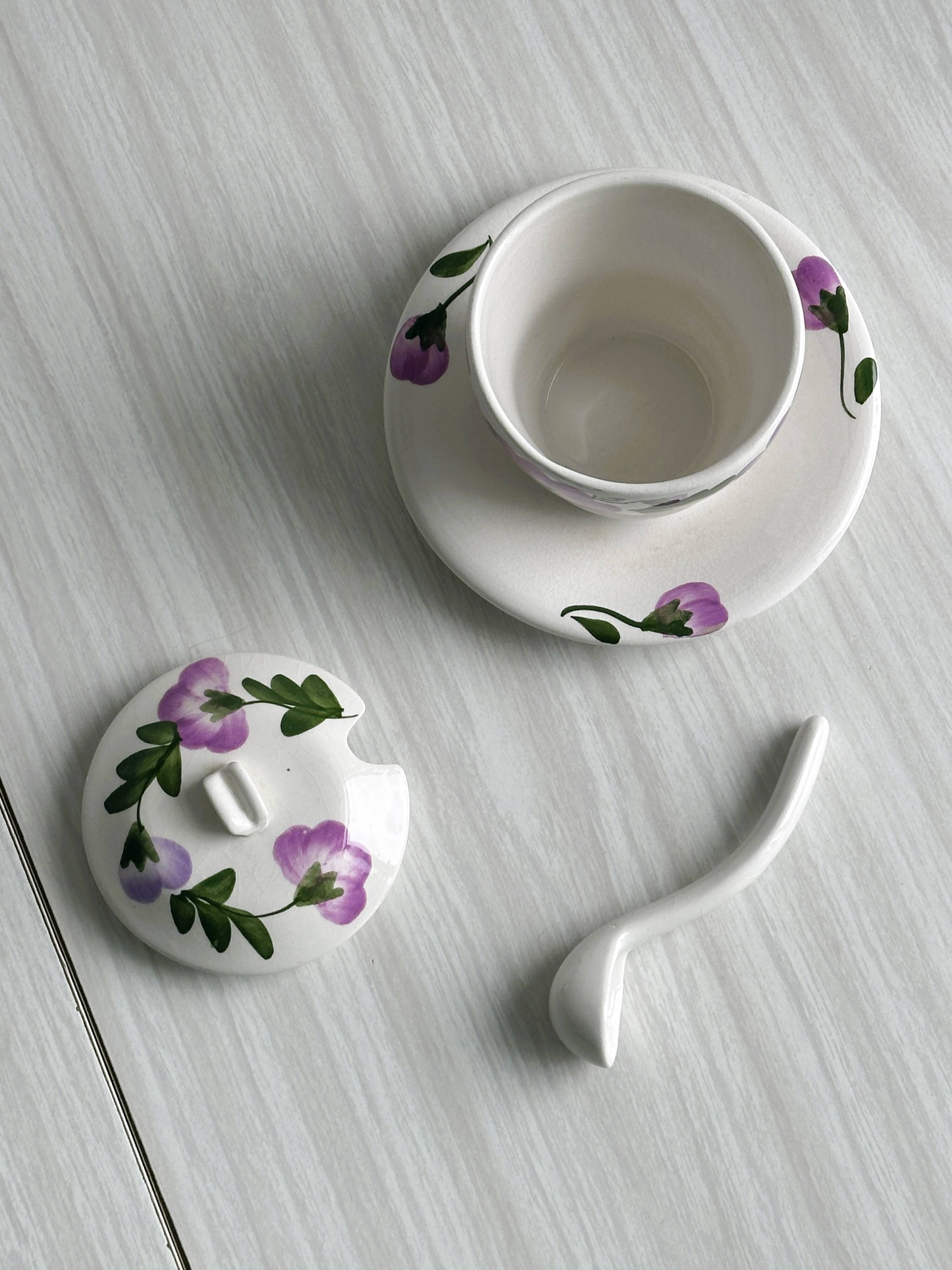 Sugar bowl, jam or honey pot hand painted "Richard Ginori", made in Italy.