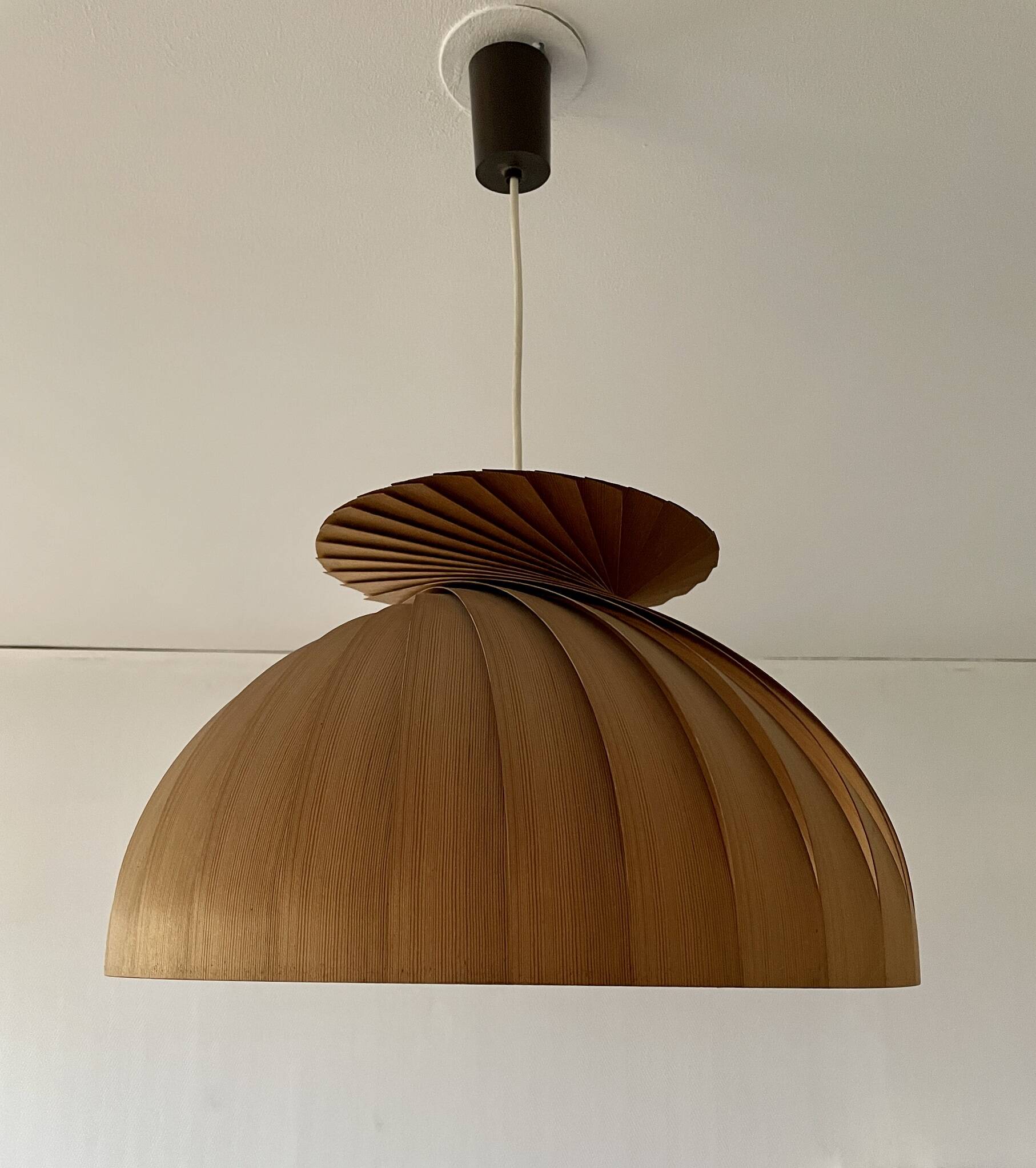 Swedish design pendant Hans-Agne Jakobsson (1919-2009) and edited by Ellysett Markaryd