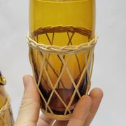 Service à orangeade vintage en verre soufflé ambré et osier