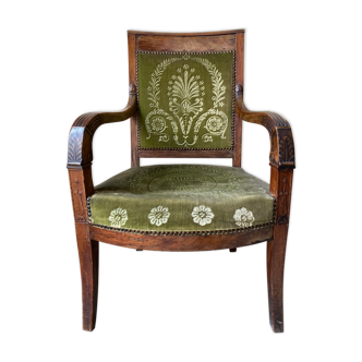 Fauteuil d'époque Restauration en noyer teinté tissus vert et doré accotoirs sculptés