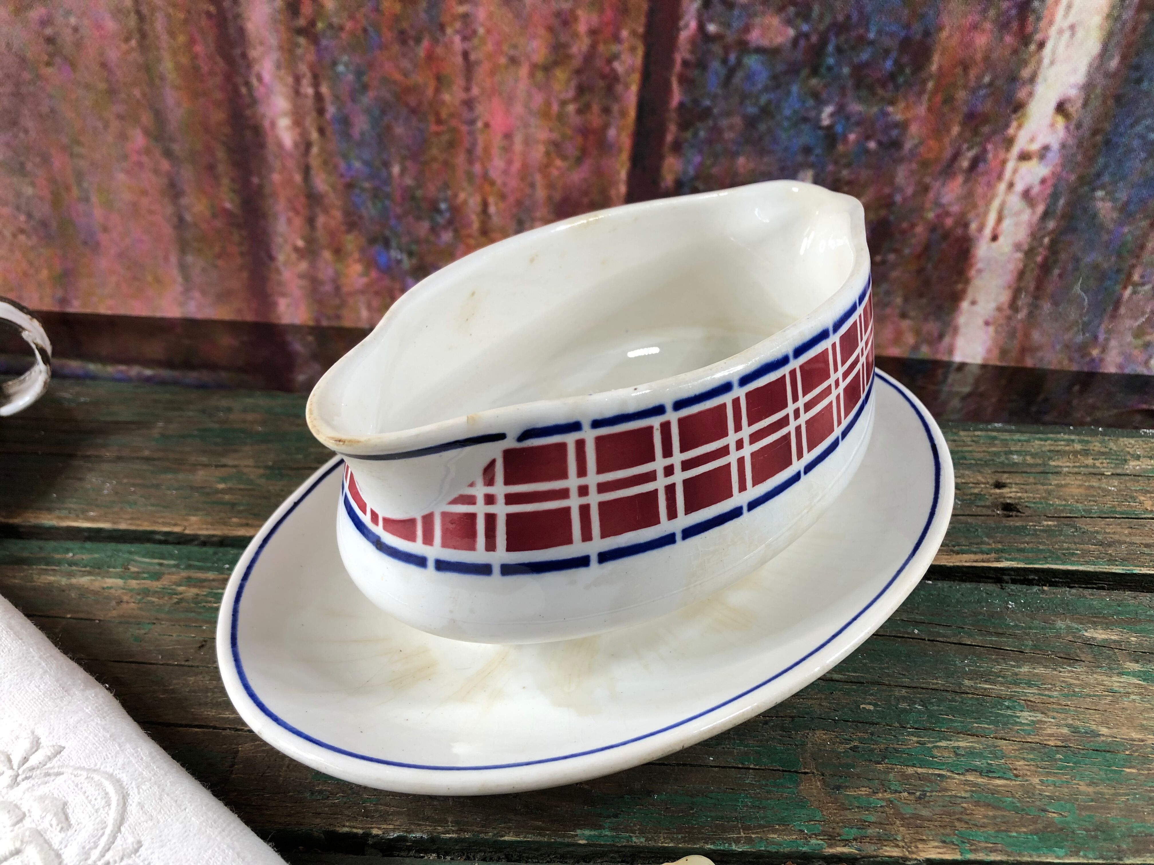 Gravy boat art deco white and red Villeroy and Boch model Rosario