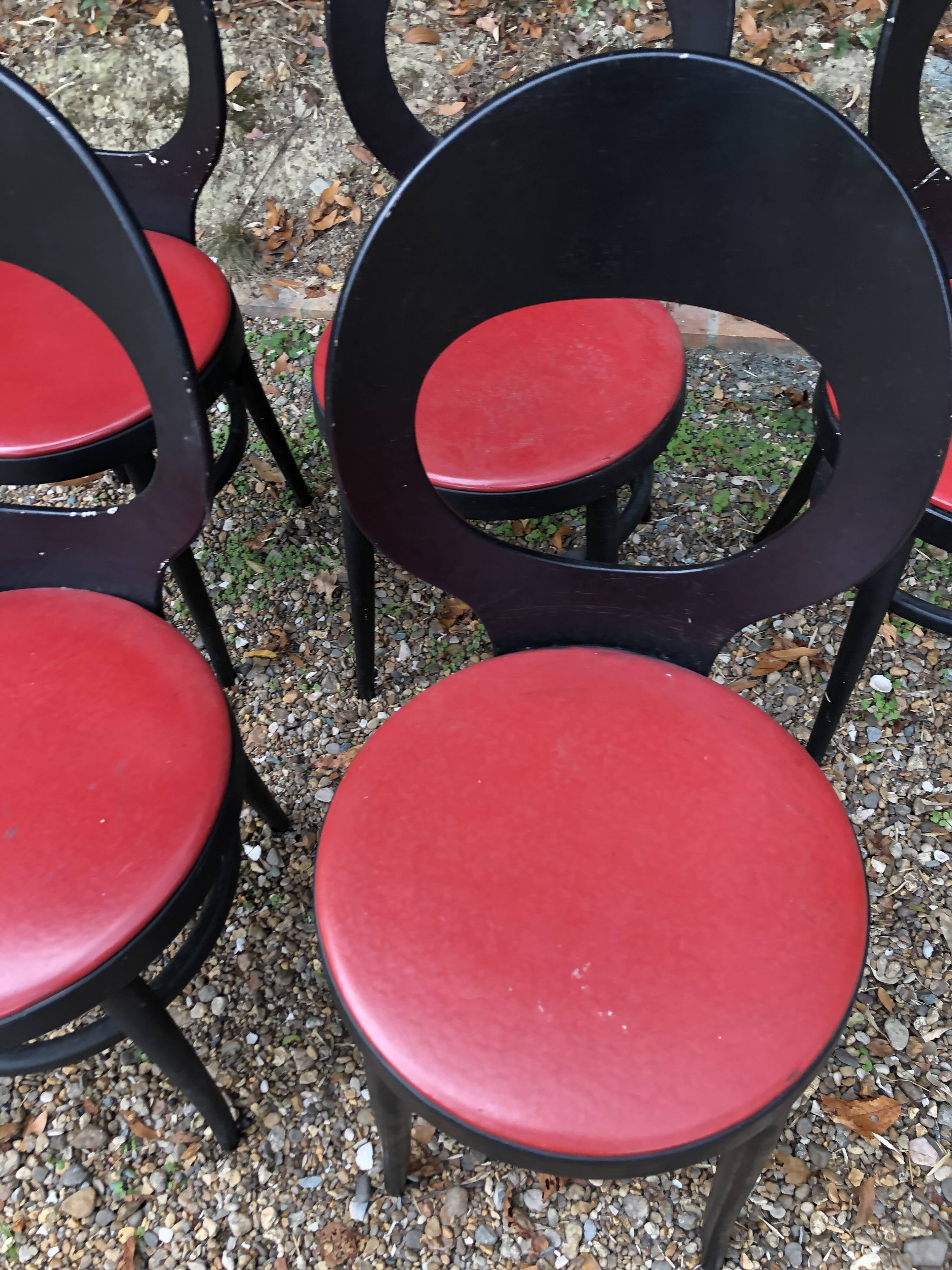 6 vintage Baumann seagull model chairs, black lacquered with red Skai seats.