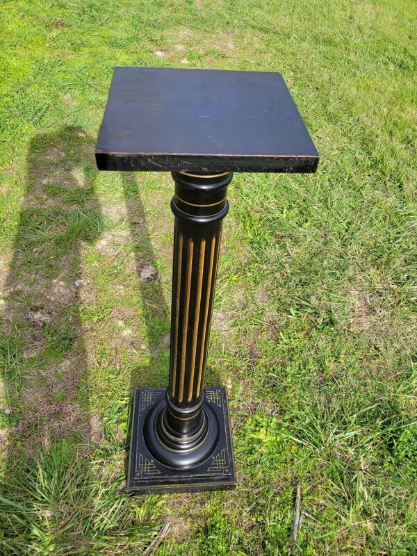 Colonne, sellette Napoléon III en bois noirci et feuille d'or, milieu XIXème