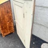 Encoignure ancienne en pin. Armoire d’angle