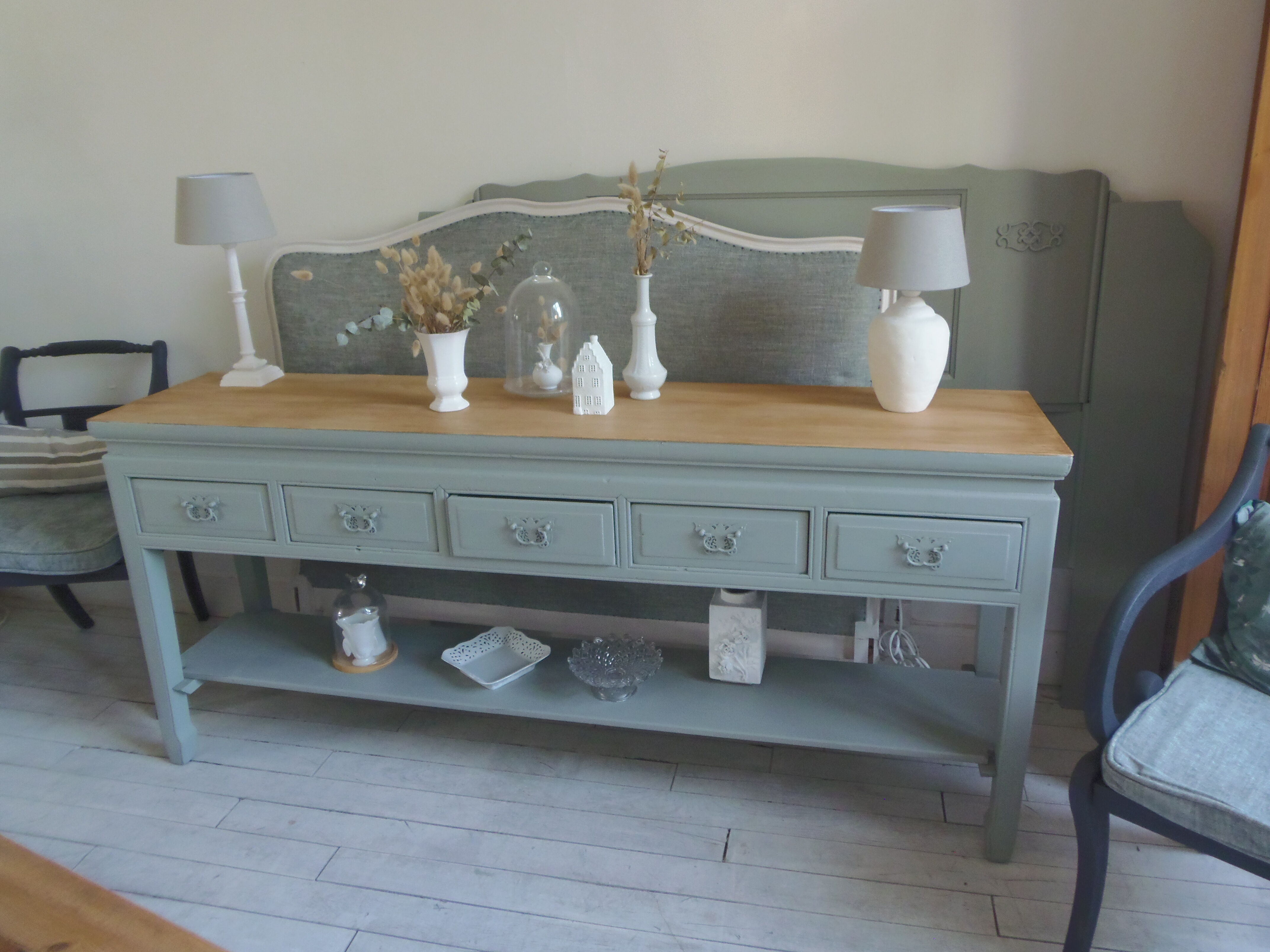 Console 5 drawers 1 re-enchanted tablet in gray green wooden top